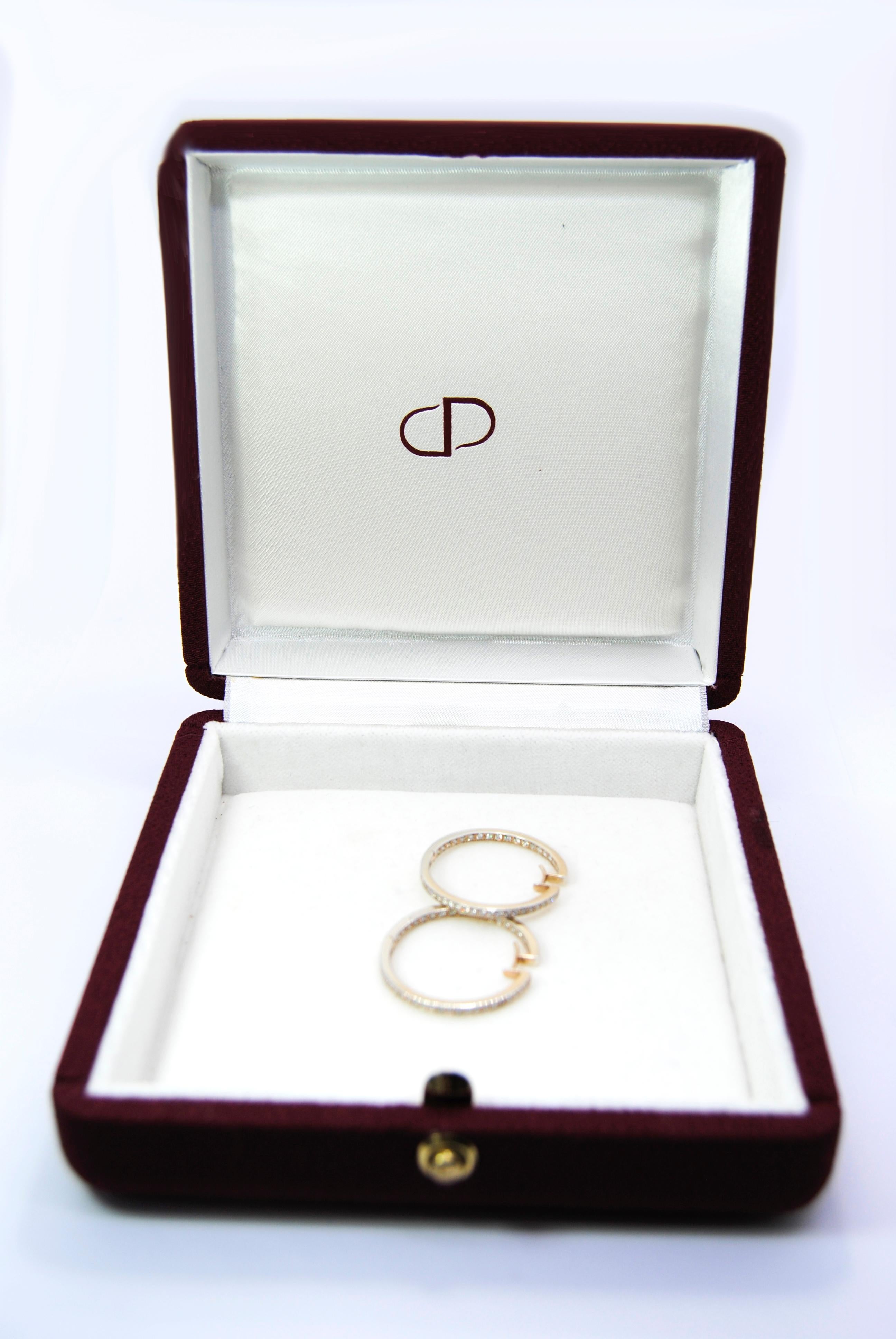 Diamond Hoops Earring in white and yellow 18kt gold and 1.60ct of white diamonds For Sale 3