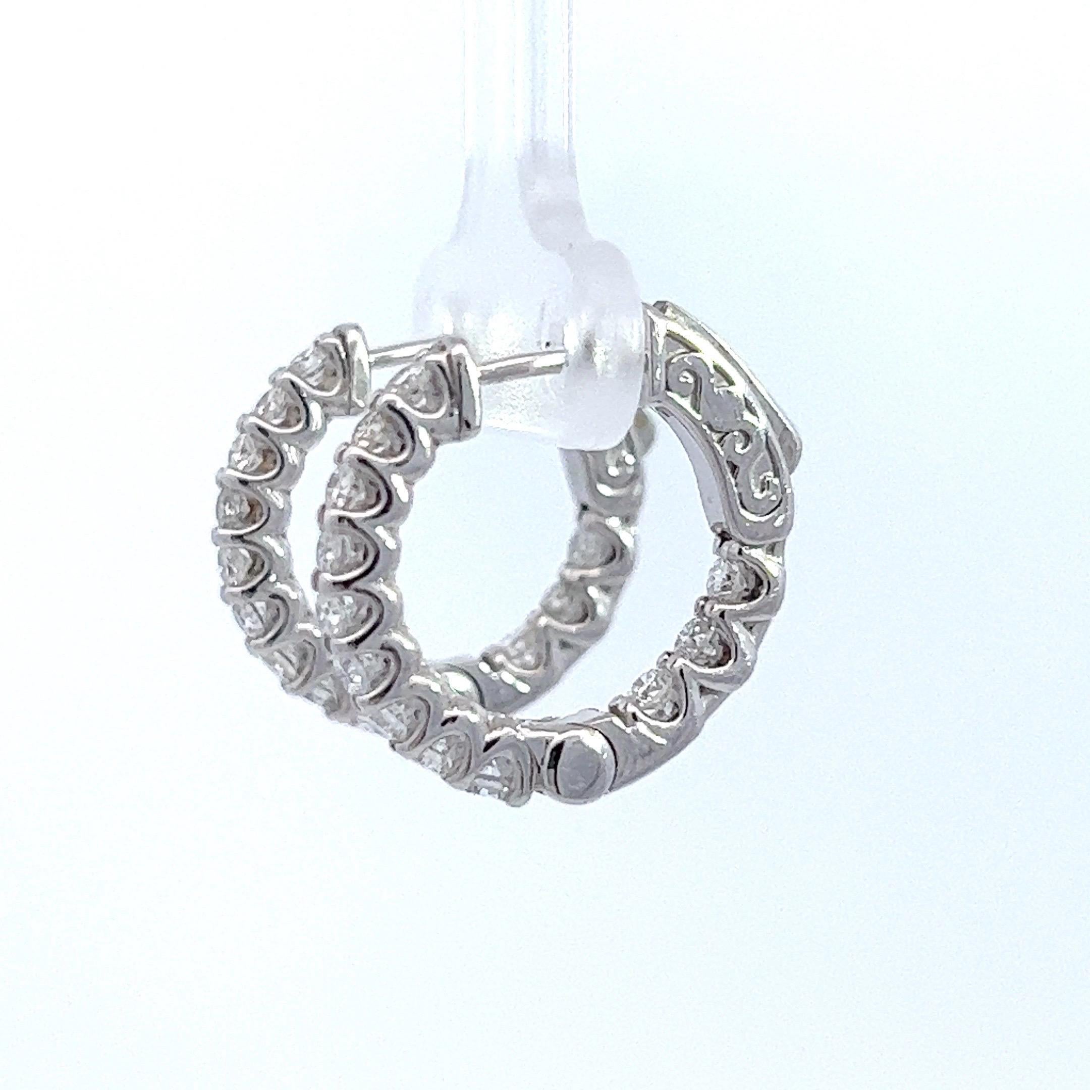 Diamond Hoops with Natural Diamonds in 14k White Gold In New Condition For Sale In Great Neck, NY