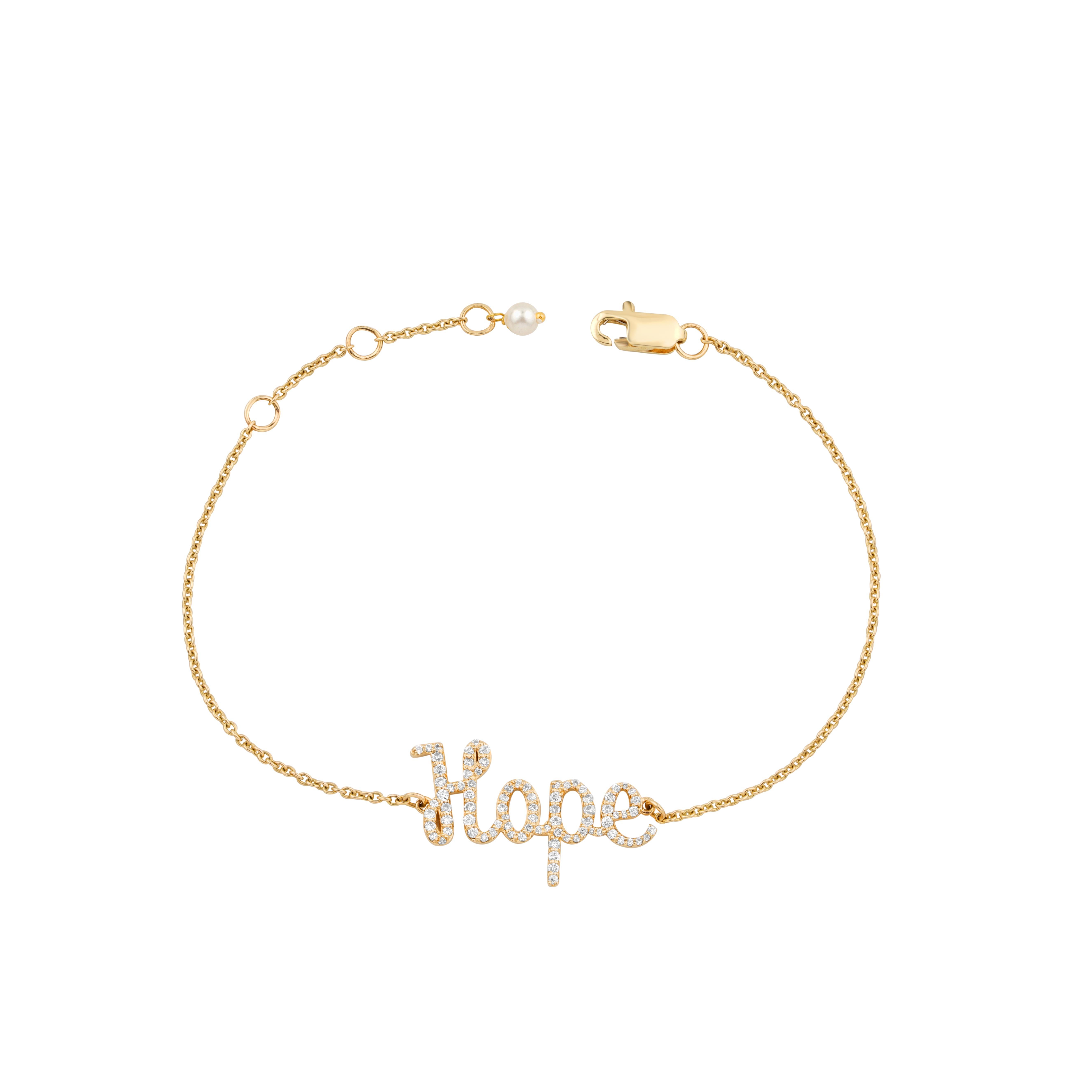 Le Diamond Hope Charm Bracelet est un bracelet délicat avec le mot 