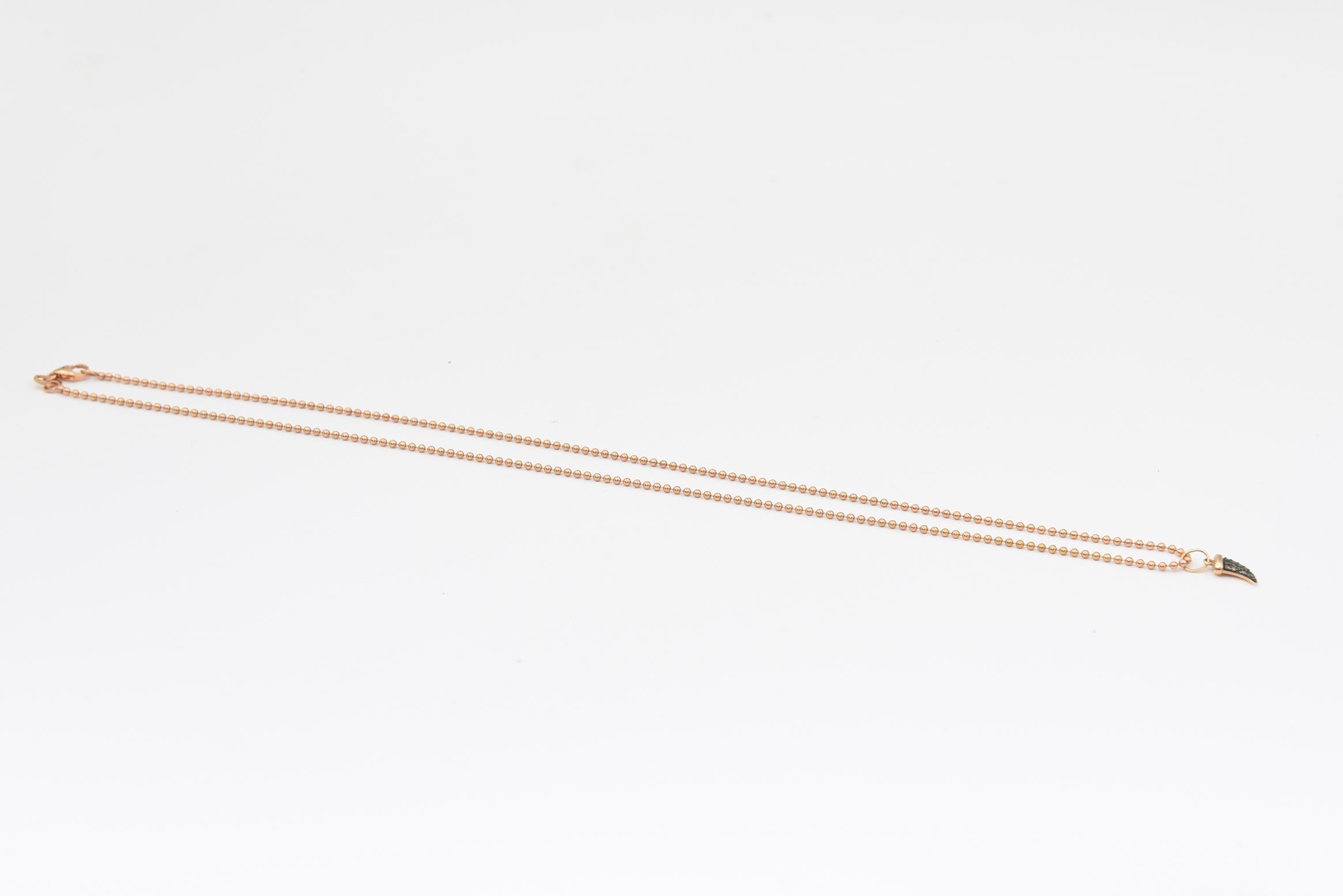 Collier pendentif à breloques en or rose 14k avec corne en diamant par Sydney Evan en vente 1