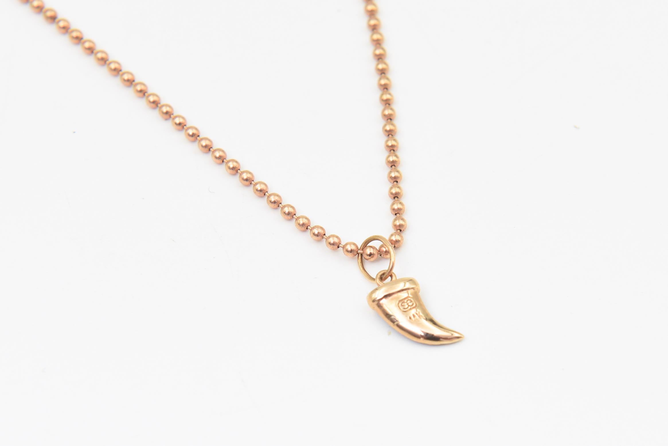 Collier pendentif à breloques en or rose 14k avec corne en diamant par Sydney Evan en vente 2