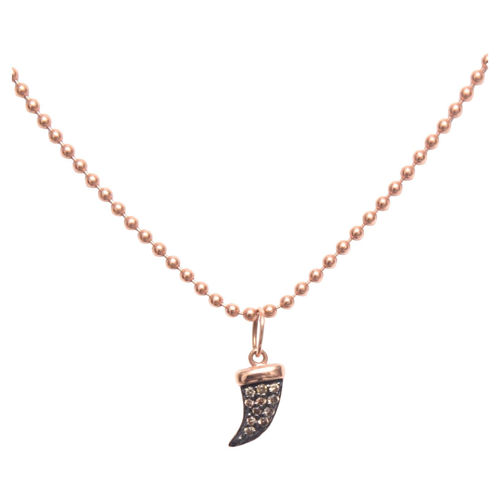 Collier pendentif à breloques en or rose 14k avec corne en diamant par Sydney Evan