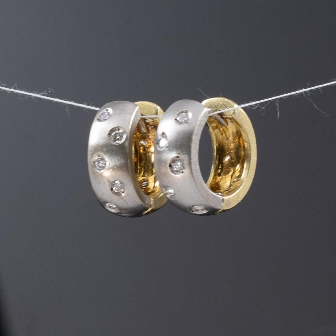 Huggie-Ohrringe mit Diamanten im Zustand „Gut“ in Addison, TX