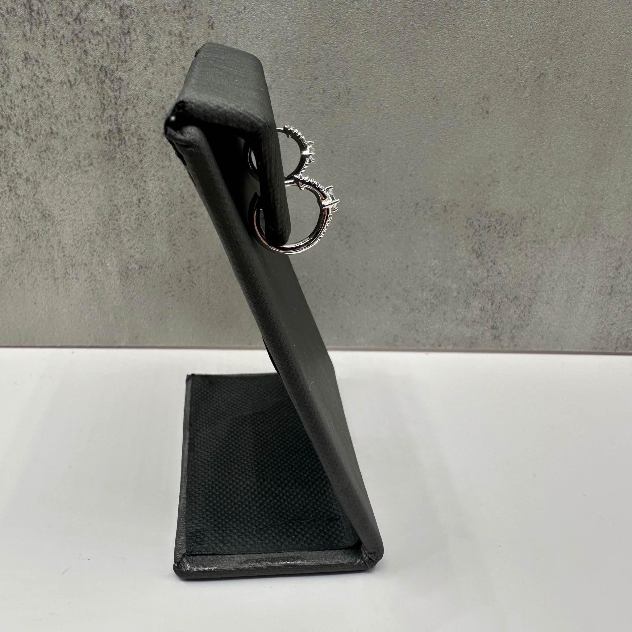 Taille princesse Boucles d'oreilles Huggie en or blanc 10 carats - 0,25 carat poids total GH SI2-I1, 12,5 mm en vente