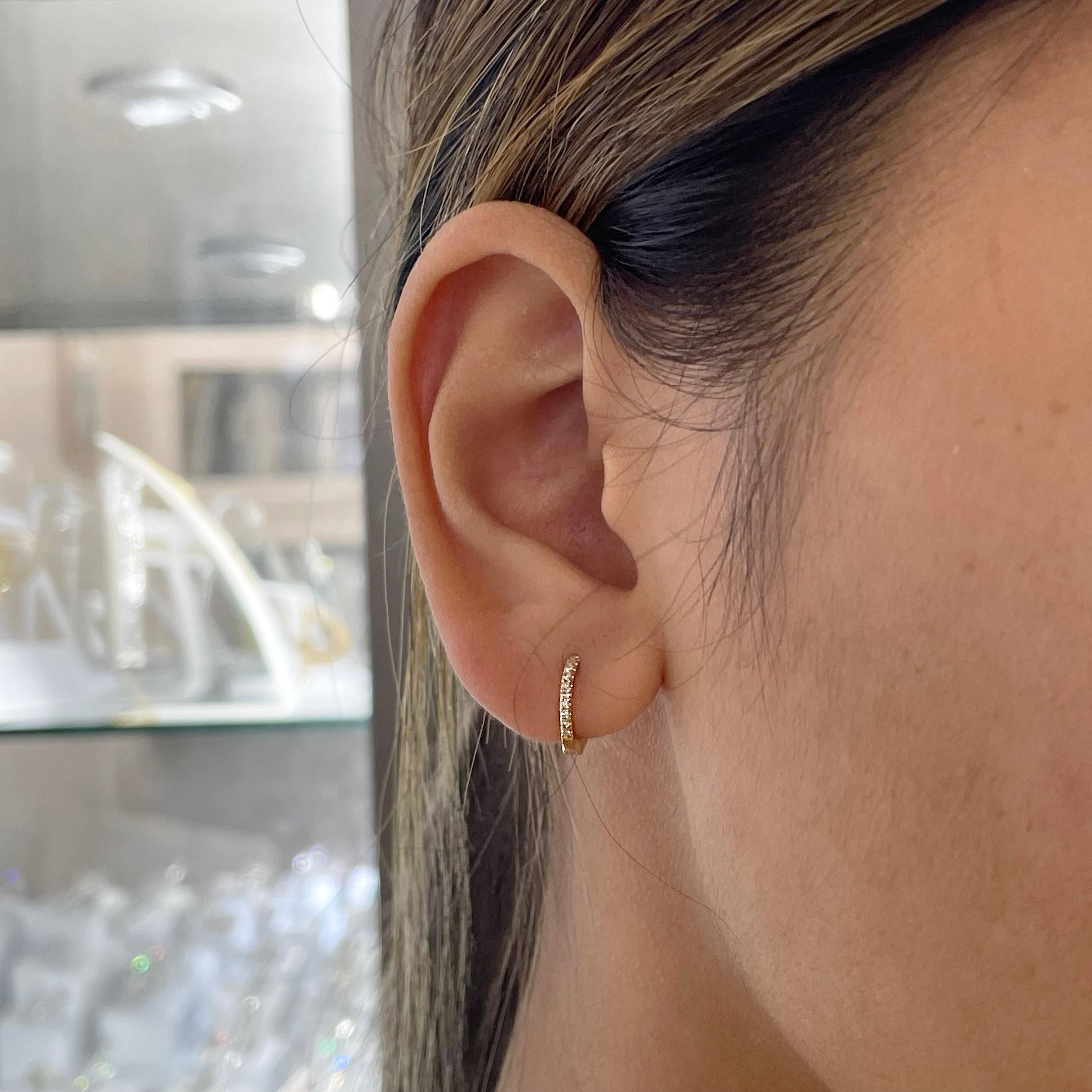 Diamant Huggie-Ohrringe aus 14K Gelbgold Perfekte Alltags-Ohrringe mit Diamanten im Zustand „Neu“ im Angebot in Austin, TX