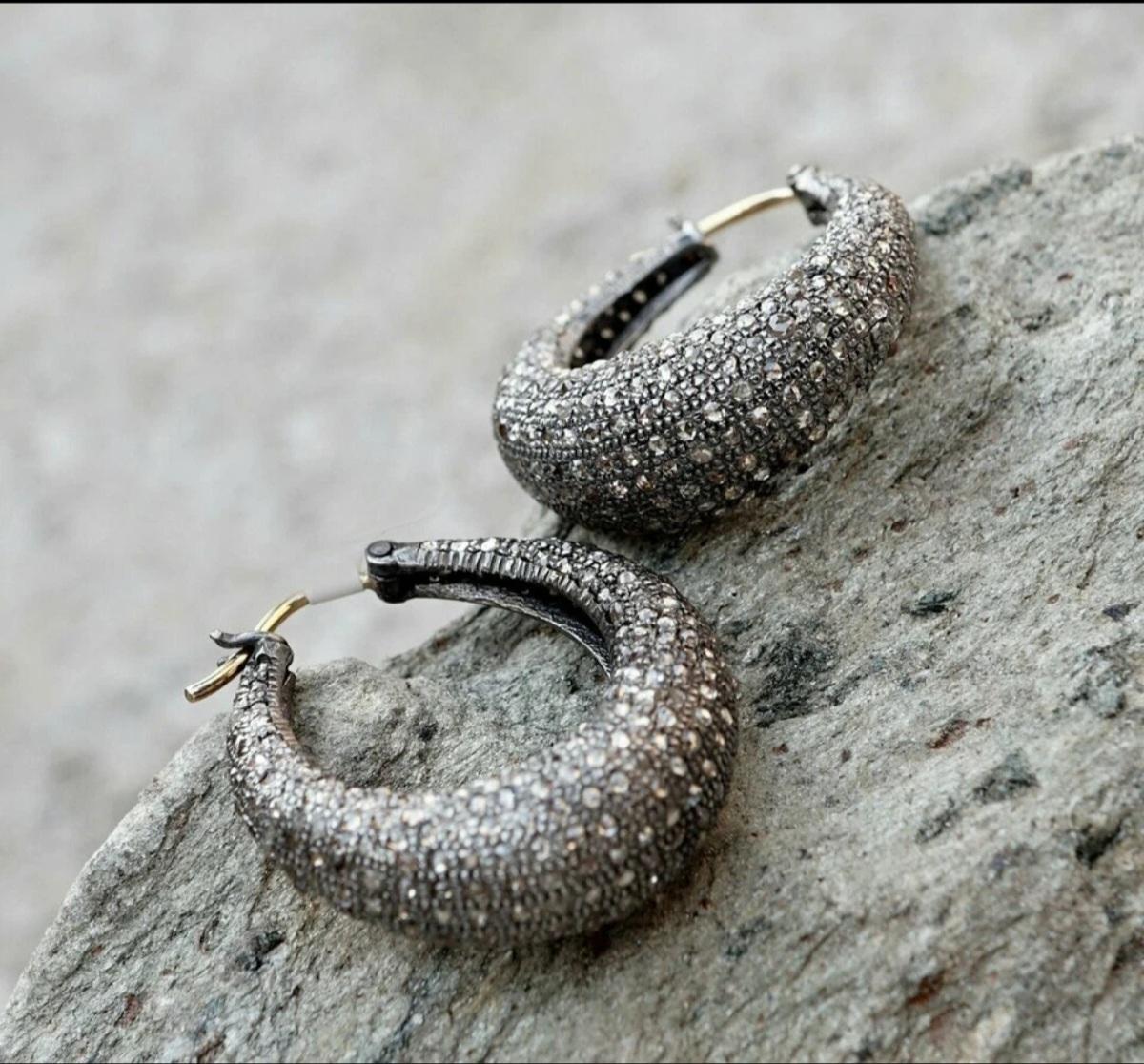 Pendiente de aro con forma de abrazo de diamante Plata 925 Joyas de moda hechas a mano para mujer. Corte redondo en venta
