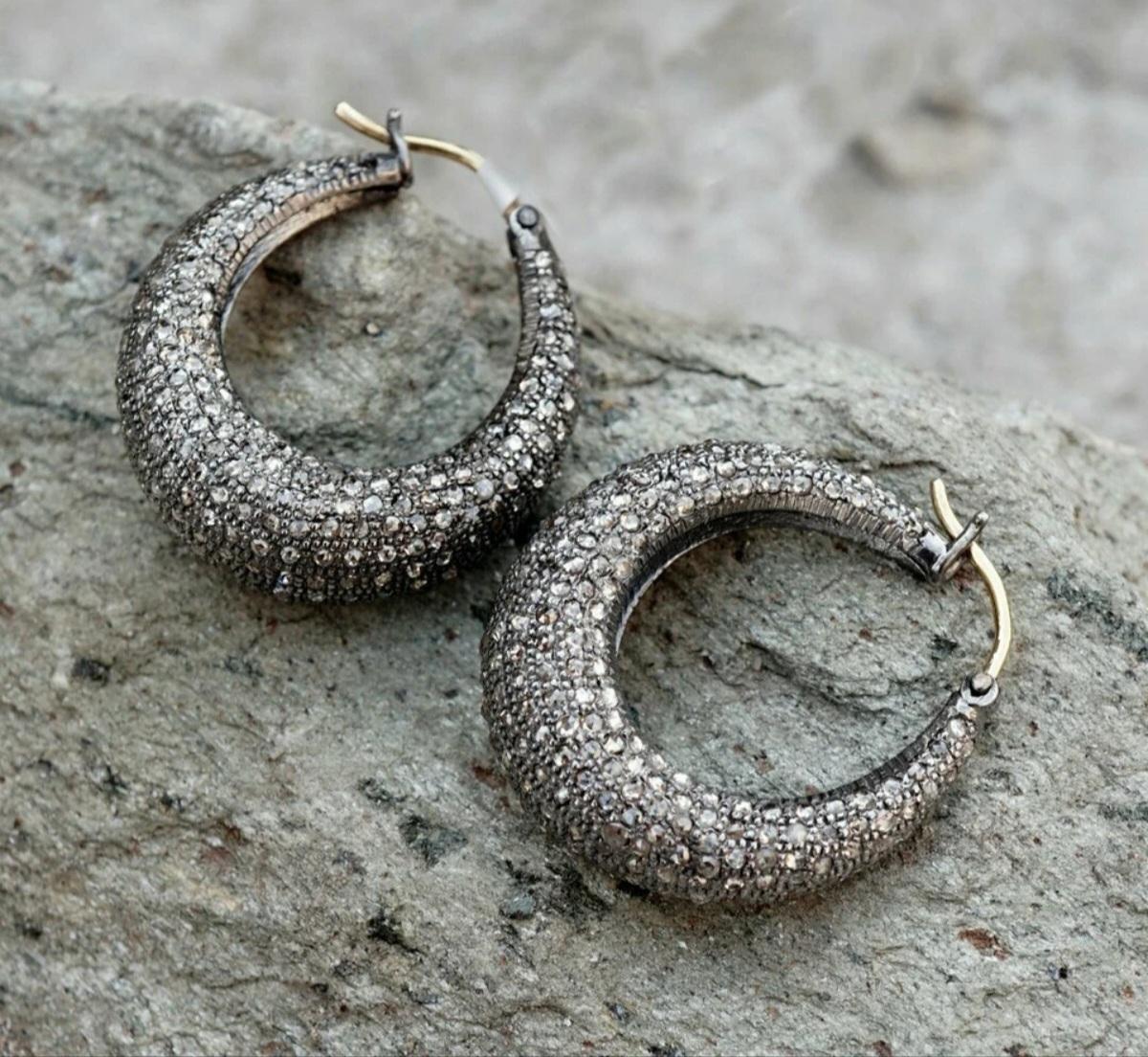 Pendiente de aro con forma de abrazo de diamante Plata 925 Joyas de moda hechas a mano para mujer. en venta 3