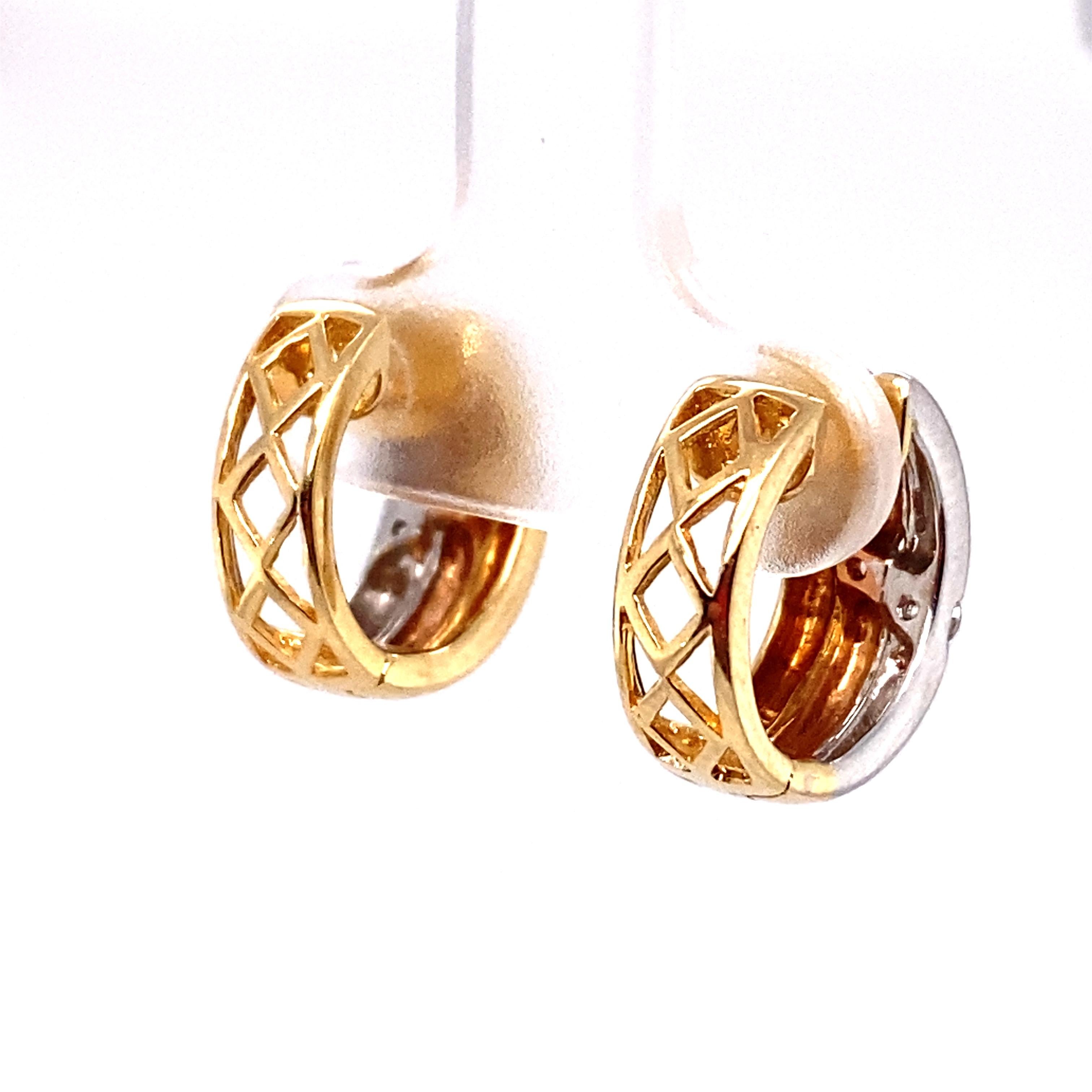 Diamant- Huggie-Ohrringe aus 14 Karat dreifarbigem Gold (Retro) im Angebot