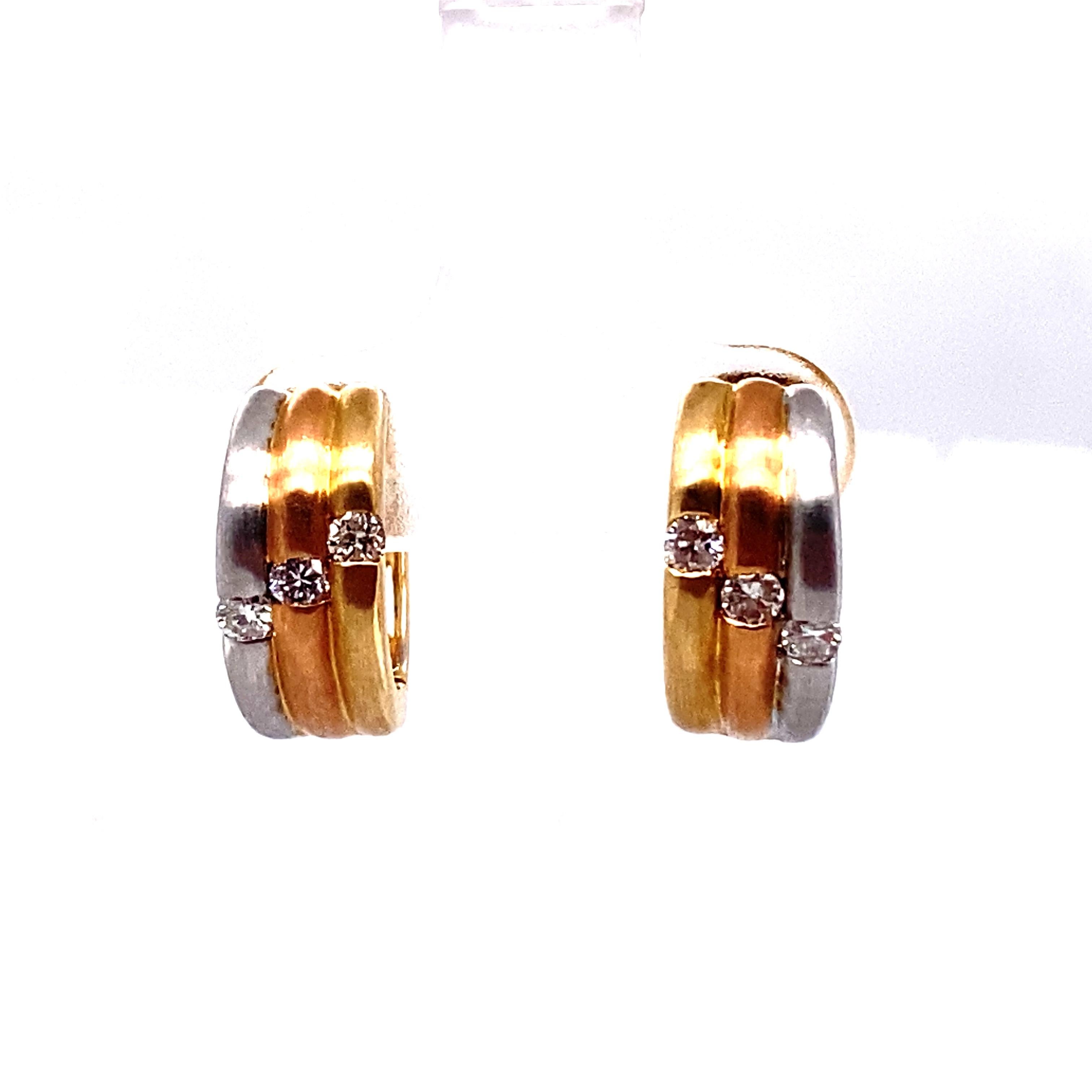 Diamant- Huggie-Ohrringe aus 14 Karat dreifarbigem Gold im Zustand „Hervorragend“ im Angebot in Atlanta, GA