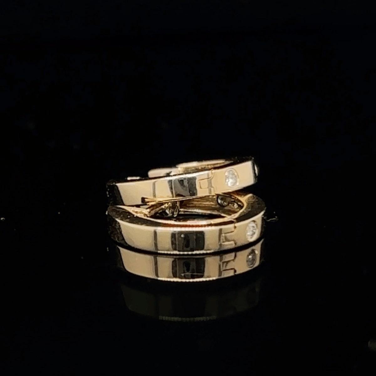 Diamond Huggie Hoop Kids Earrings in 14k Solid Gold (Certified) In New Condition For Sale In New Delhi, DL