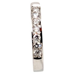 Orecchino singolo a cerchio "Huggie" con diamanti, in oro bianco 18 carati, diamanti estratti