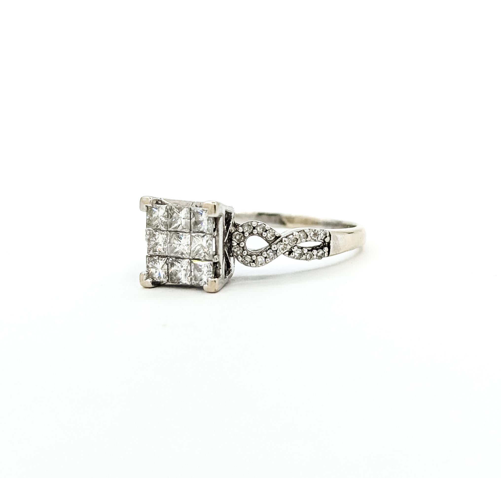 Contemporain Bague Illusion en or blanc 10k avec diamants en vente