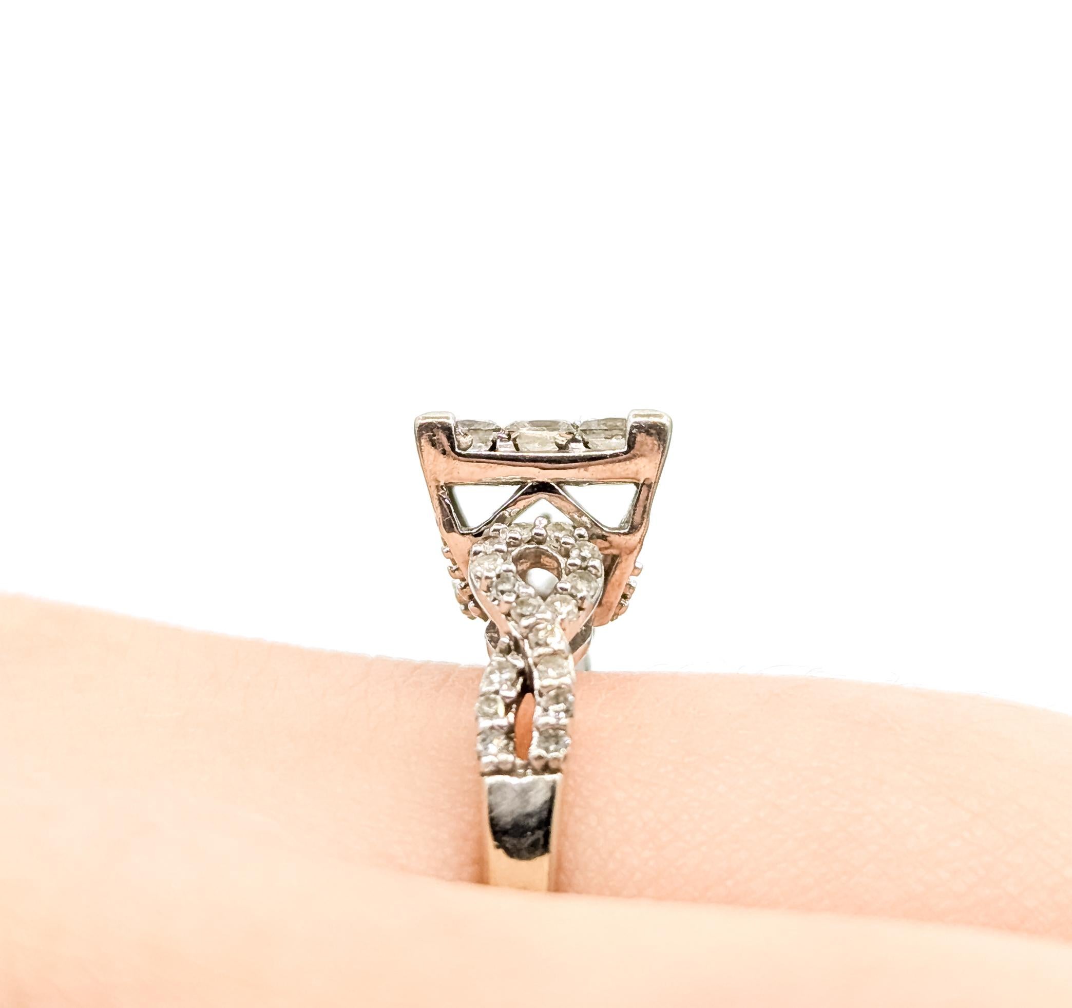 Taille princesse Bague Illusion en or blanc 10k avec diamants en vente