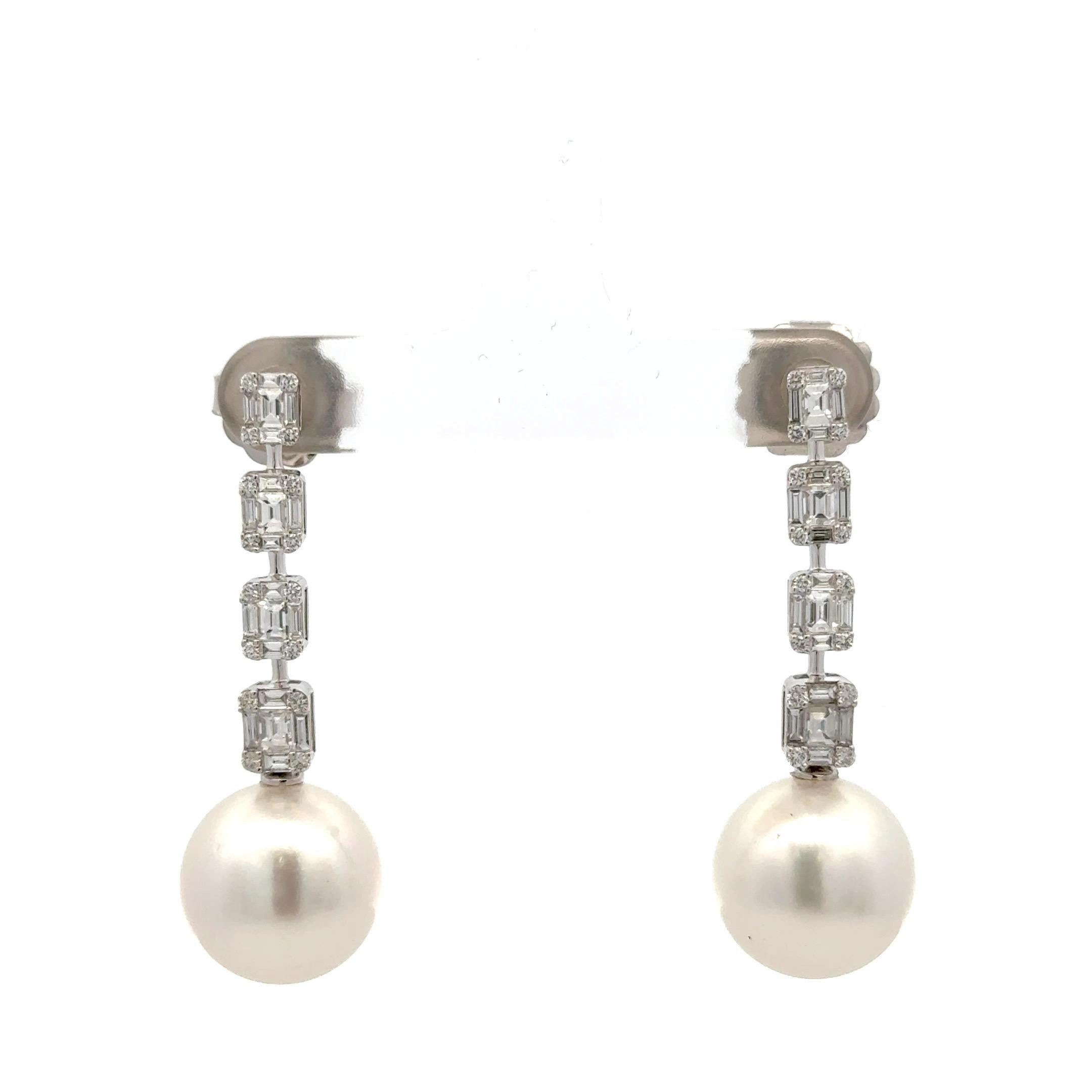 Donna Orecchini a goccia di perle dei mari del sud con illusione di diamanti 1,50 carati in oro 18KT 13-14 MM in vendita