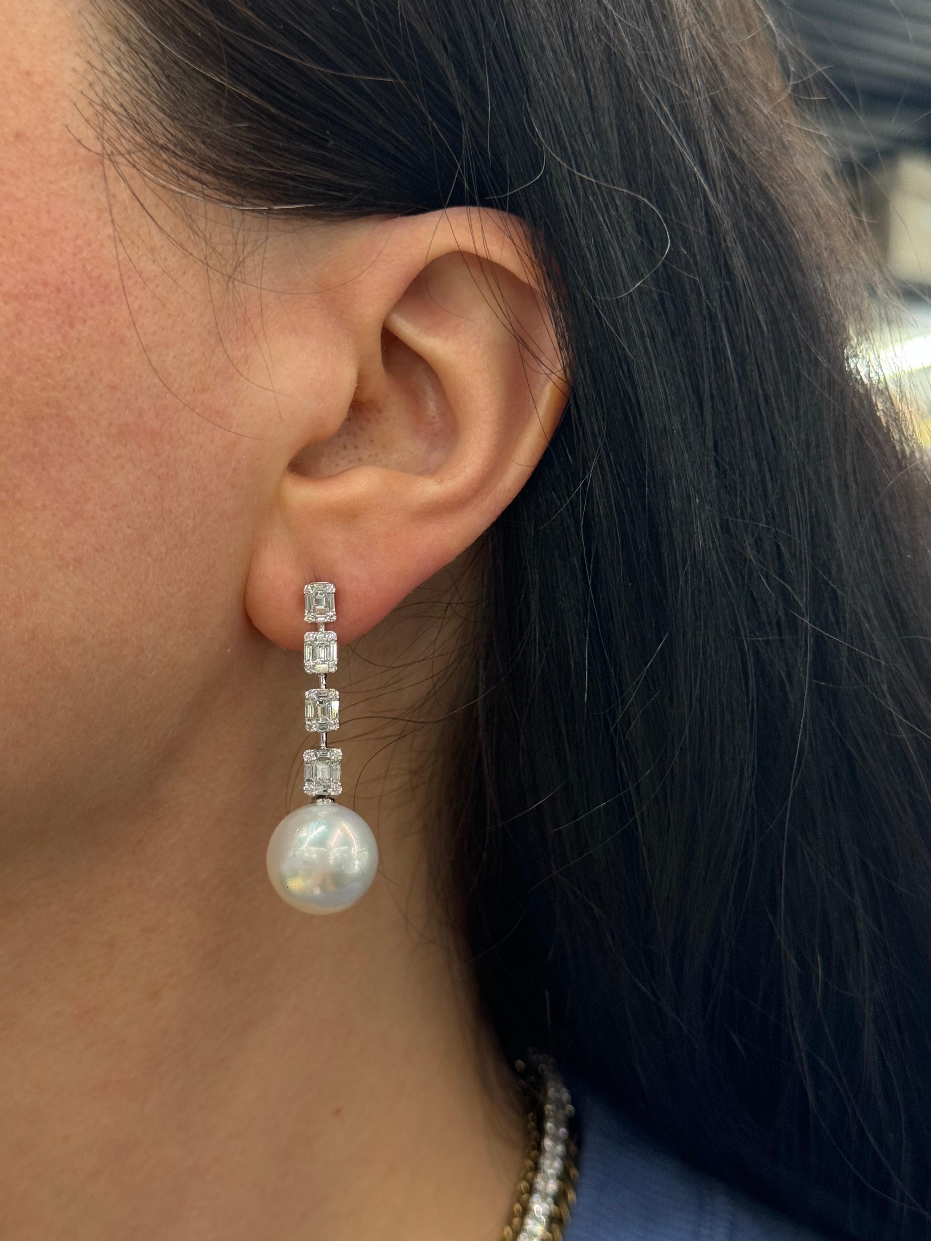 Orecchini a goccia di perle dei mari del sud con illusione di diamanti 1,50 carati in oro 18KT 13-14 MM in vendita 2