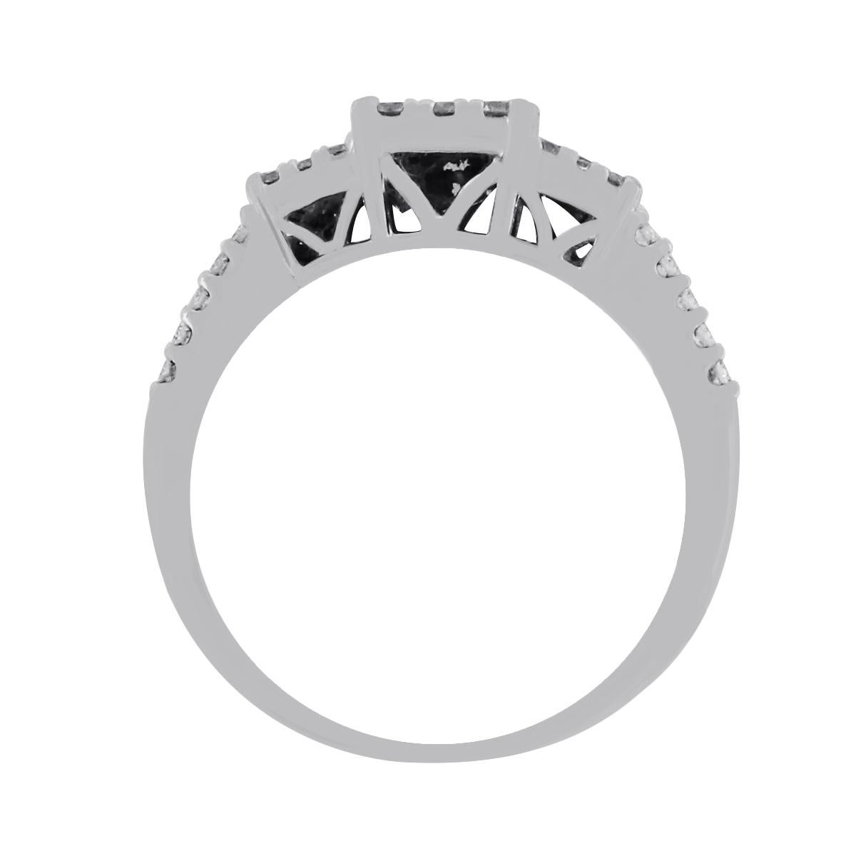 Round Cut Diamond Illusion Style Engagement Ring