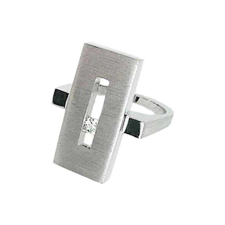 Diamond in White Gold Suspended Rectangle Ring