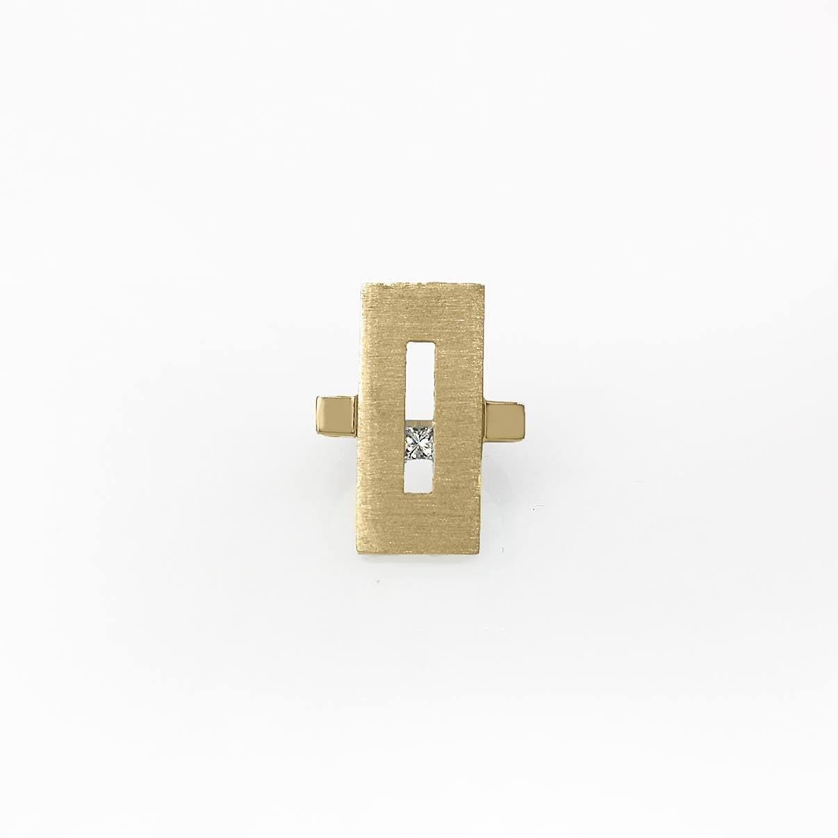 For Sale:  Diamond in Yellow Gold Suspended Rectangle Ring 4