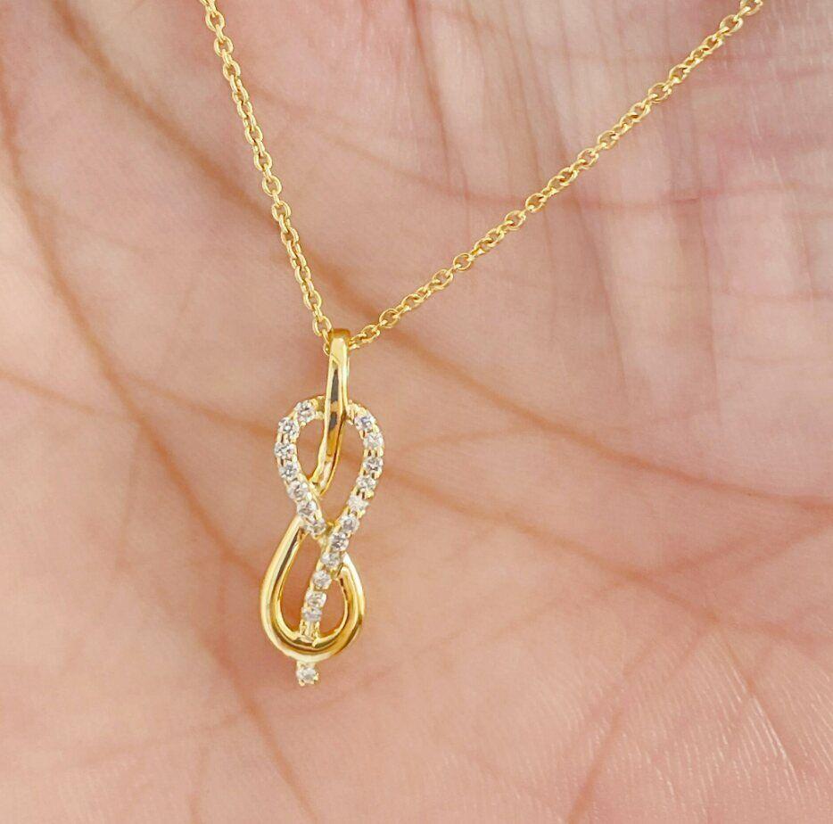 Diamond Infinity Pendant Necklace in 14k Solid Gold In New Condition For Sale In Chicago, IL