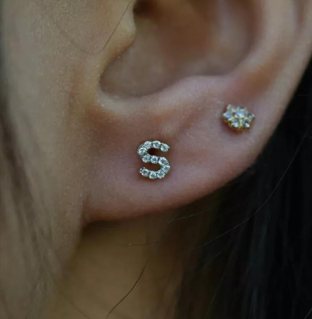 Diamond Initial Ohrring 14k Solid Gold Initial personalisierte Ohrring Ohrstecker Schmuck im Angebot 6