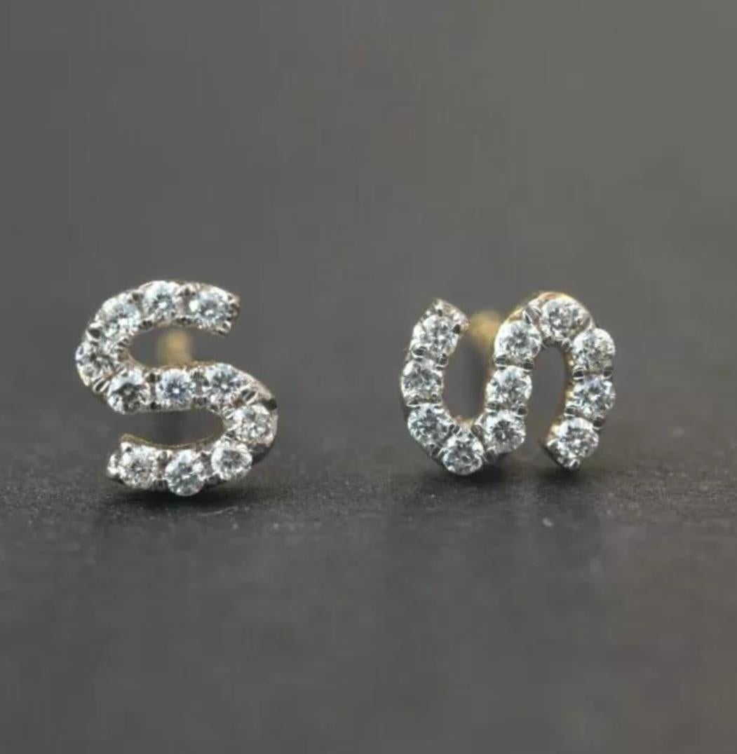 Diamond Initial Ohrring 14k Solid Gold Initial personalisierte Ohrring Ohrstecker Schmuck

Karat Gesamtgewicht
0,24 und darunter
Metallkern
Gelbgold, 14k
Befestigung
Schmetterling
Diamant Gewicht
Ca. 0,05 Karat (einzeln)
Diamant Größe
1,15 mm