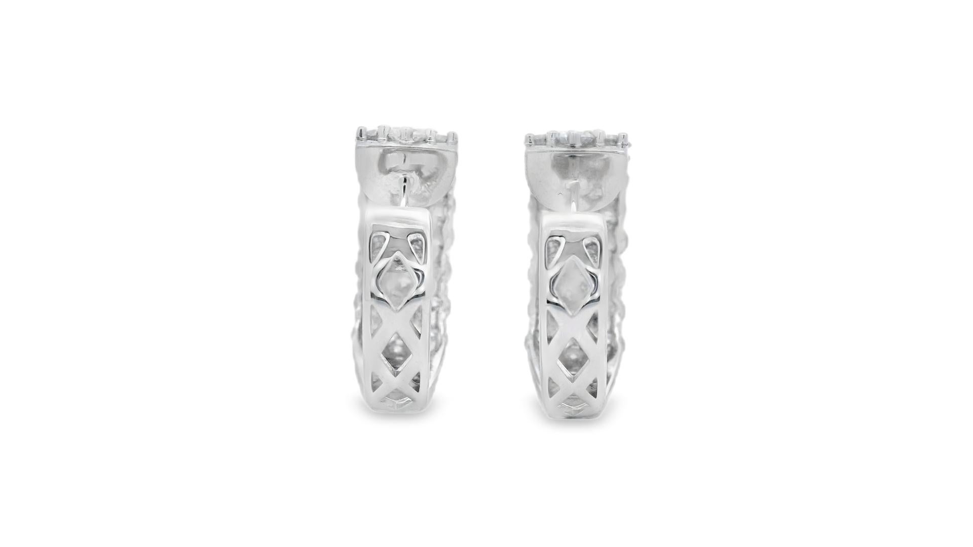 Diamond Inside-Out Hoop Earrings 4.00ct in 14K White Gold Corte redondo en venta