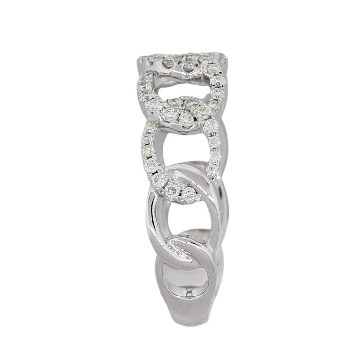 Round Cut Diamond Interlocking Ring