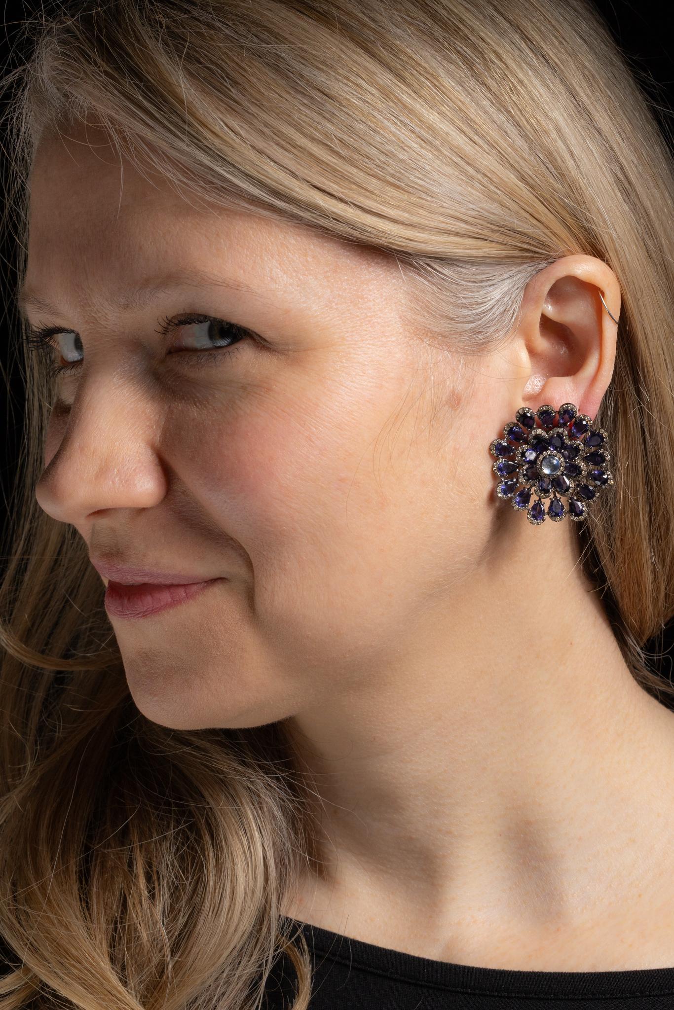 Orecchini a perno con diamante, iolite e pietra di luna In condizioni ottime in vendita a Nantucket, MA