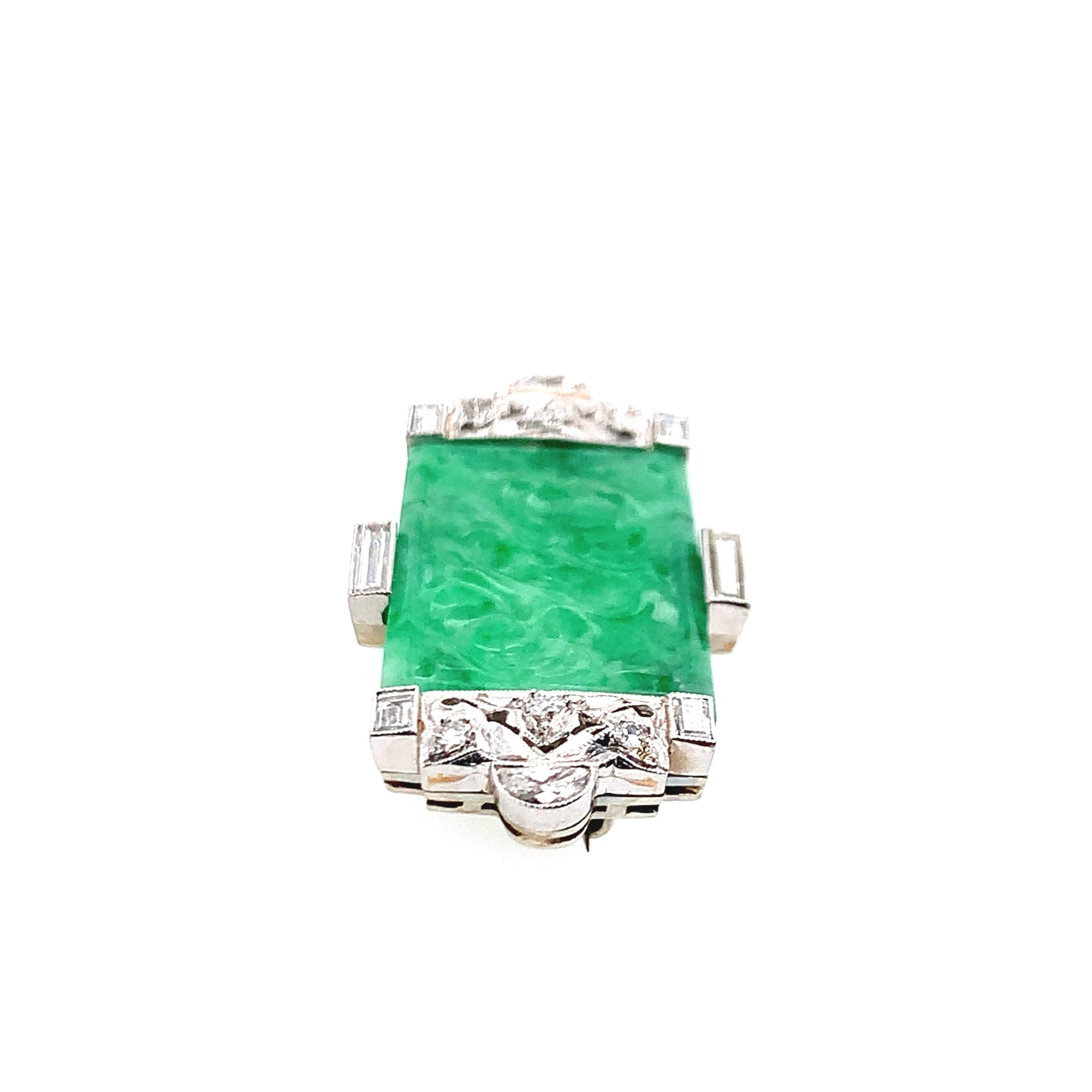 Broche en diamants, jade et platine Excellent état - En vente à New York, NY
