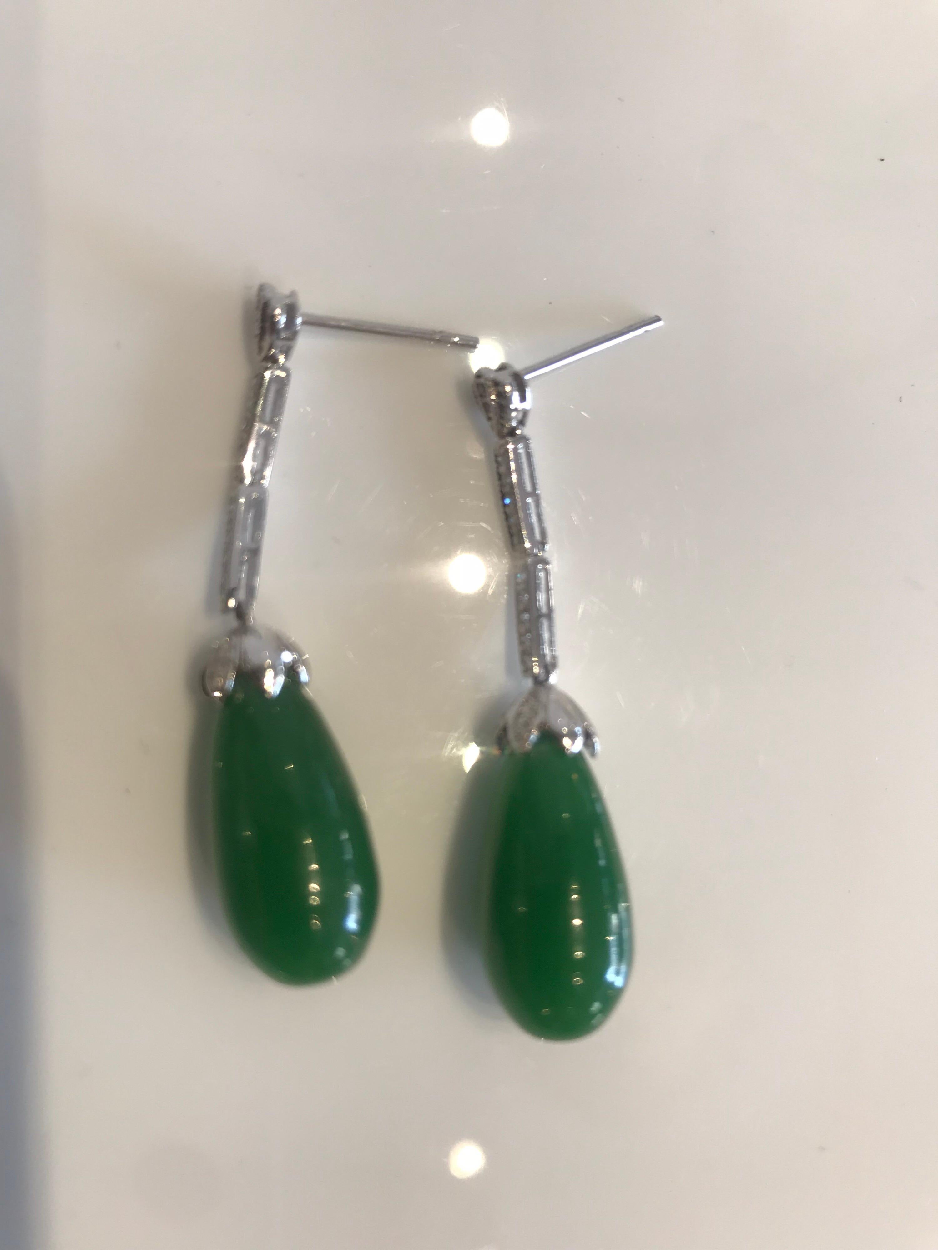 Diamond and Jadeite Pendaloque Shaped Drop Earrings In Good Condition For Sale In Malvern, Victoria
