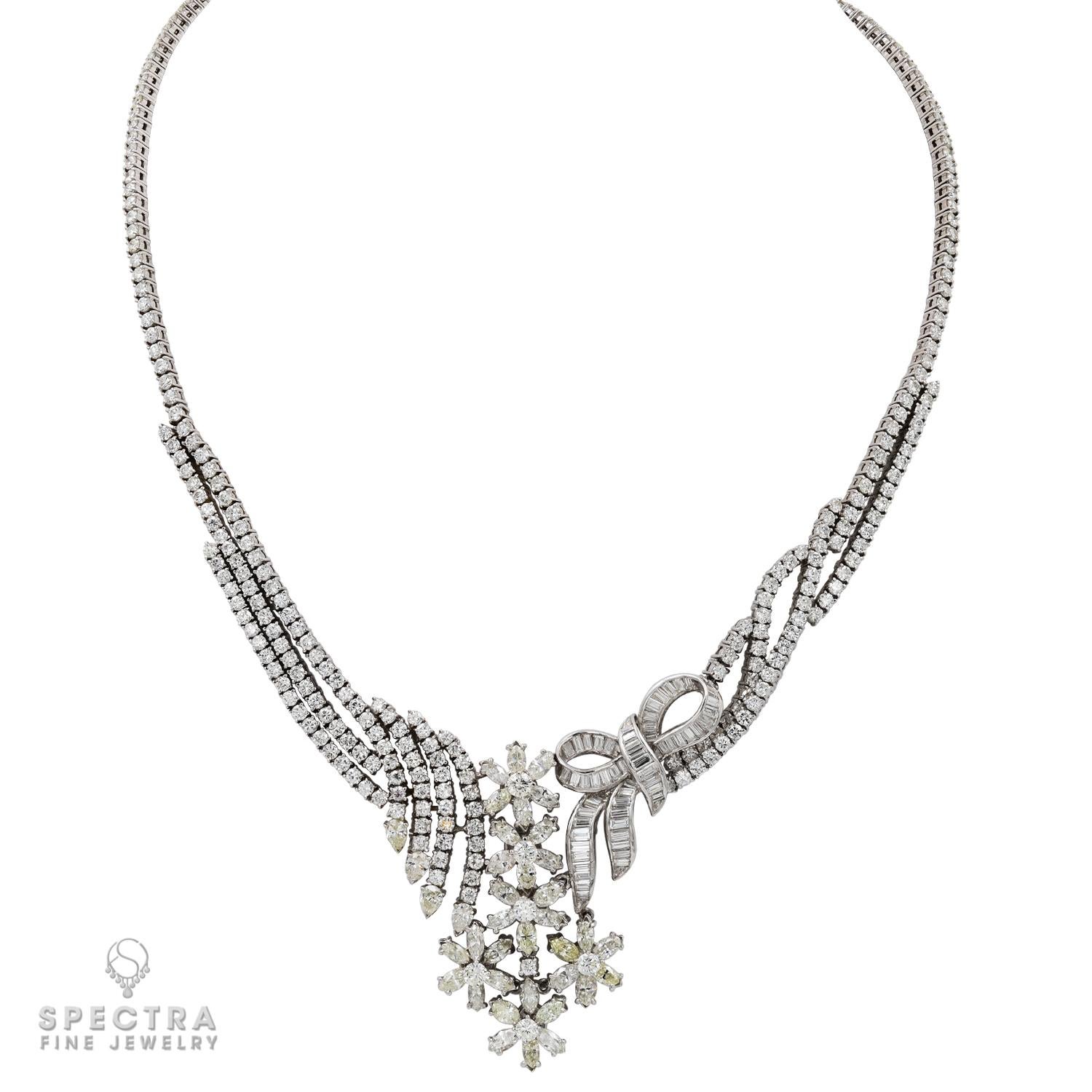 Taille mixte Suite de bijoux en or blanc 18 carats avec collier et bague en diamants en vente