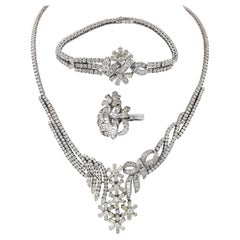 Diamond Jewelry Suite in 18kt White Gold with Necklace Bracelet and Ring