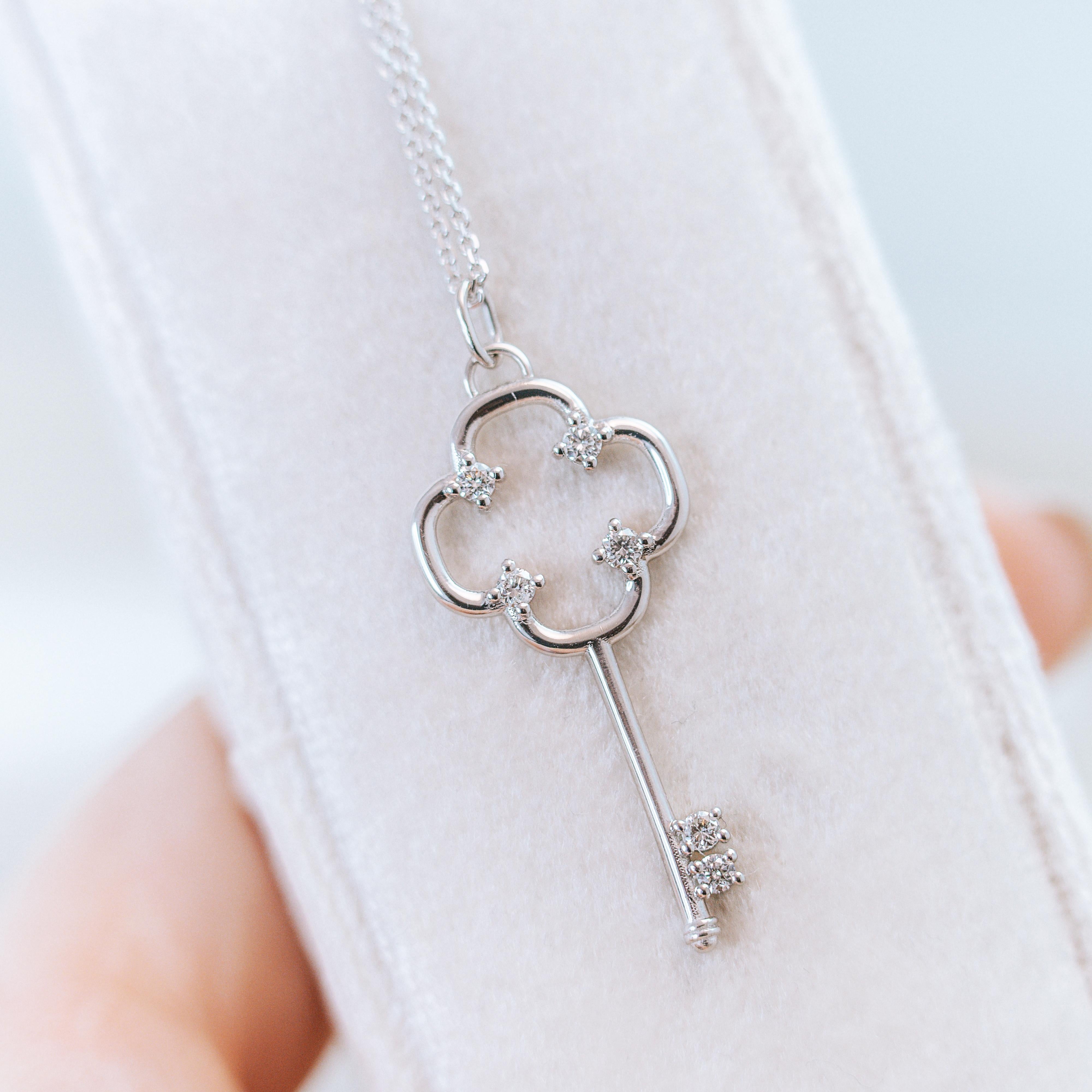 Key necklace with diamonds in white gold 14k.
0.37 ct total weight of diamonds.
Dimensions of the key 3 cm x 1.4 cm.
Comes with 18'' chain (can be personalized).
Don't hesitate to contact us for details and personalization with other gemstones,