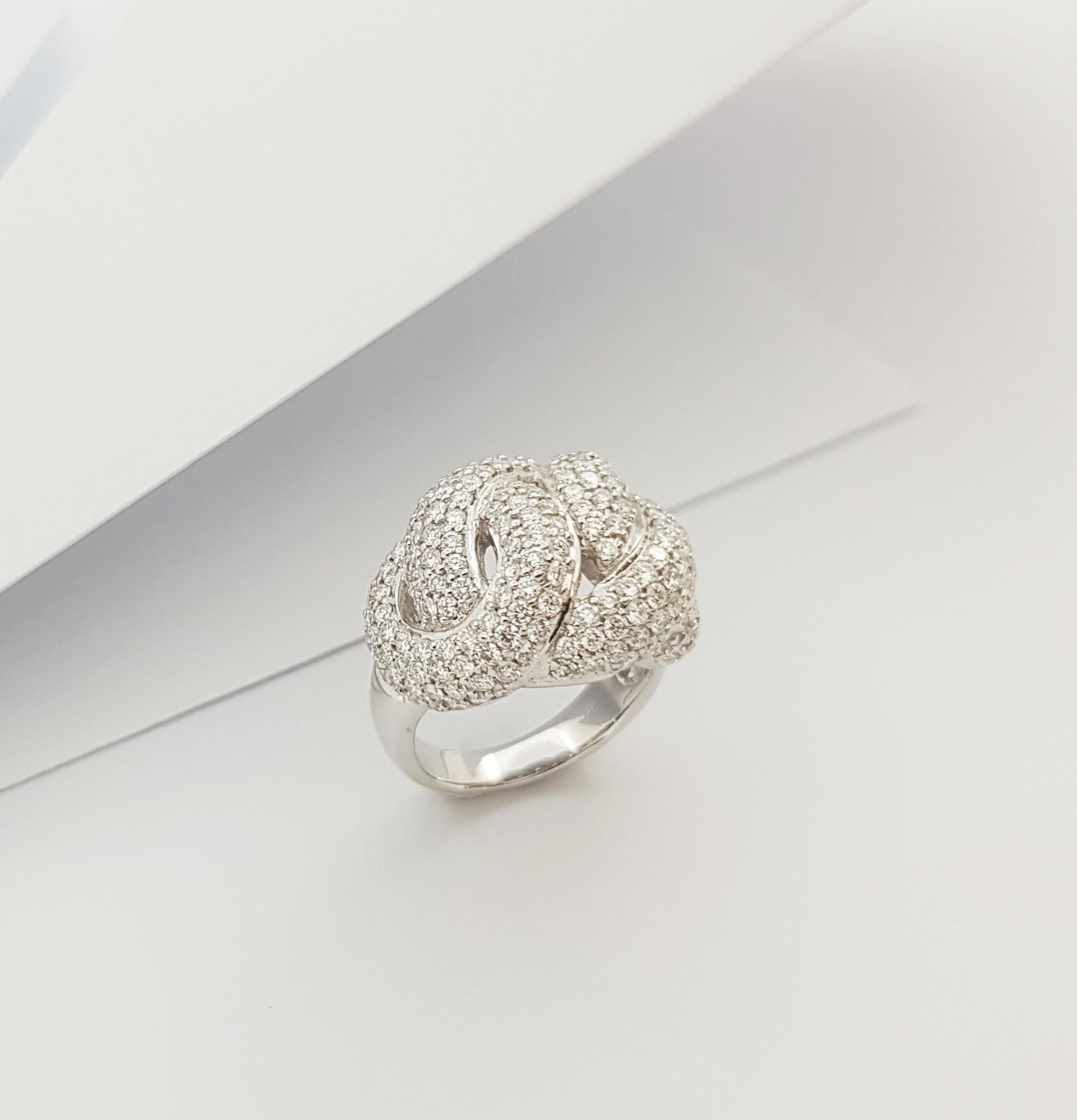 Diamond Knot Ring Set in 18 Karat White Gold Settings For Sale 3