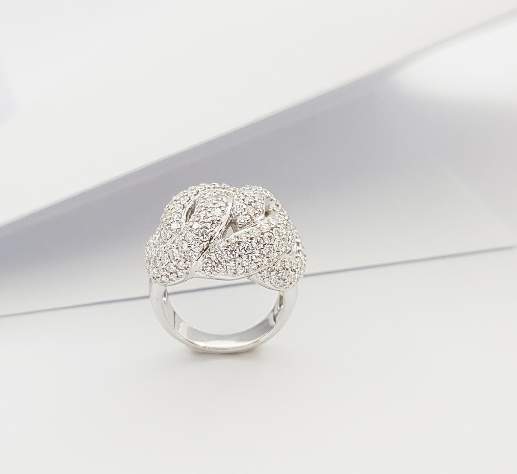 Diamond Knot Ring Set in 18 Karat White Gold Settings For Sale 4