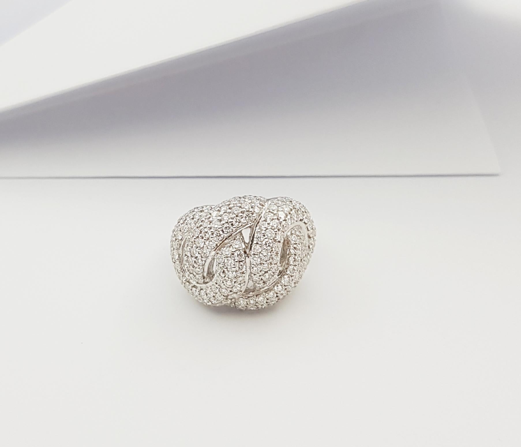 Diamond Knot Ring Set in 18 Karat White Gold Settings For Sale 5