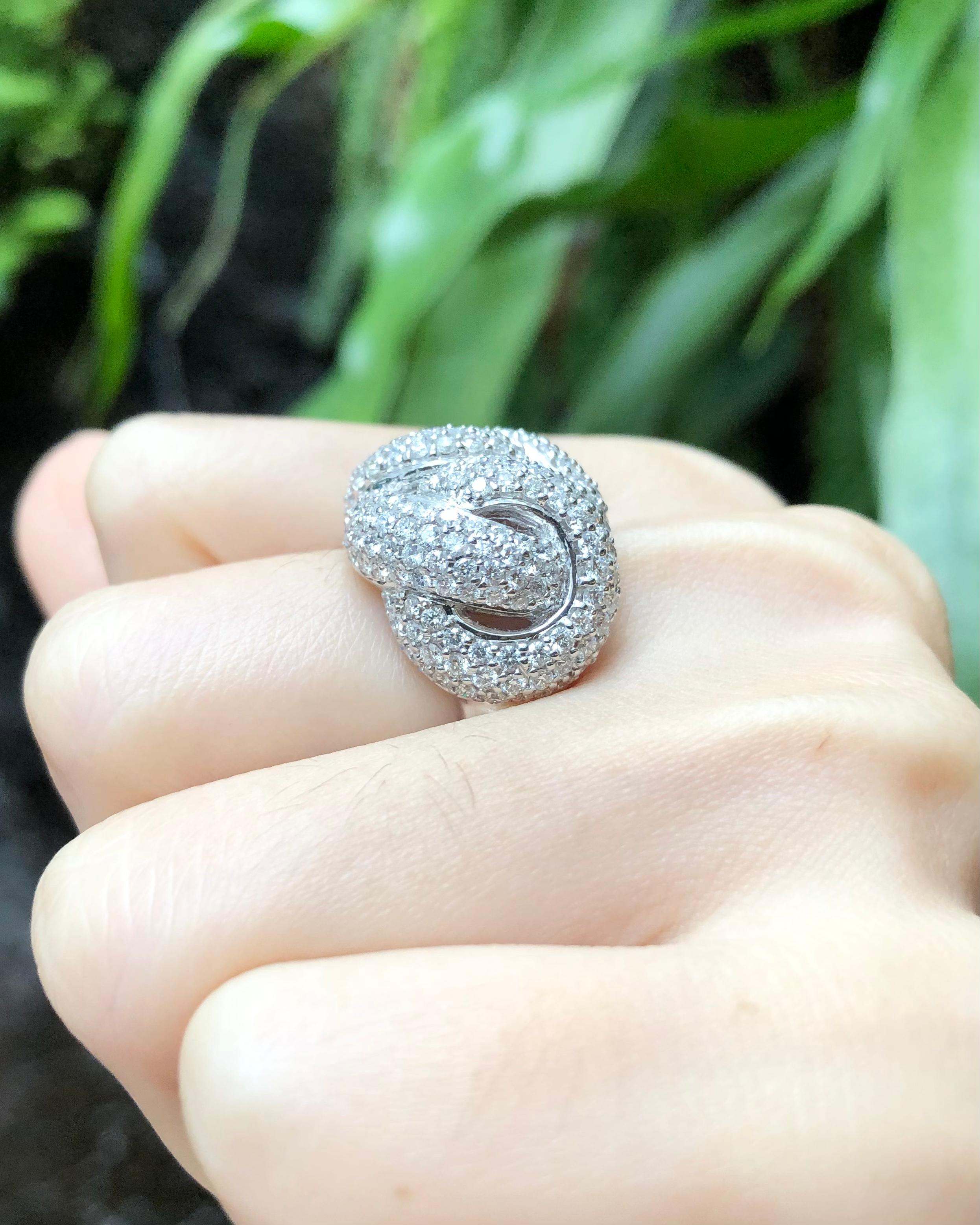 Taille brillant Bague à nœud de diamant sertie dans des montures en or blanc 18 carats en vente