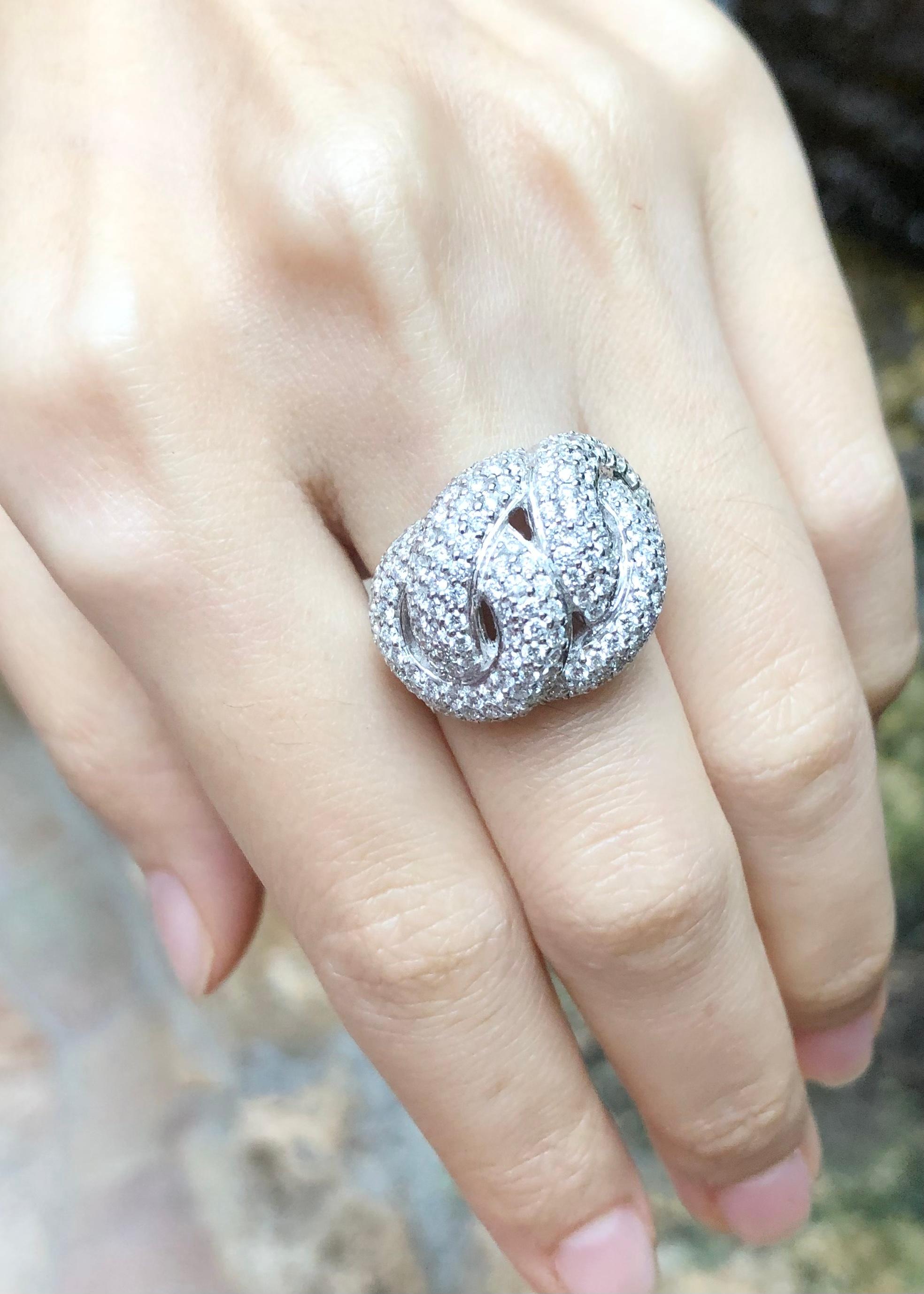 Contemporary Diamond Knot Ring Set in 18 Karat White Gold Settings For Sale