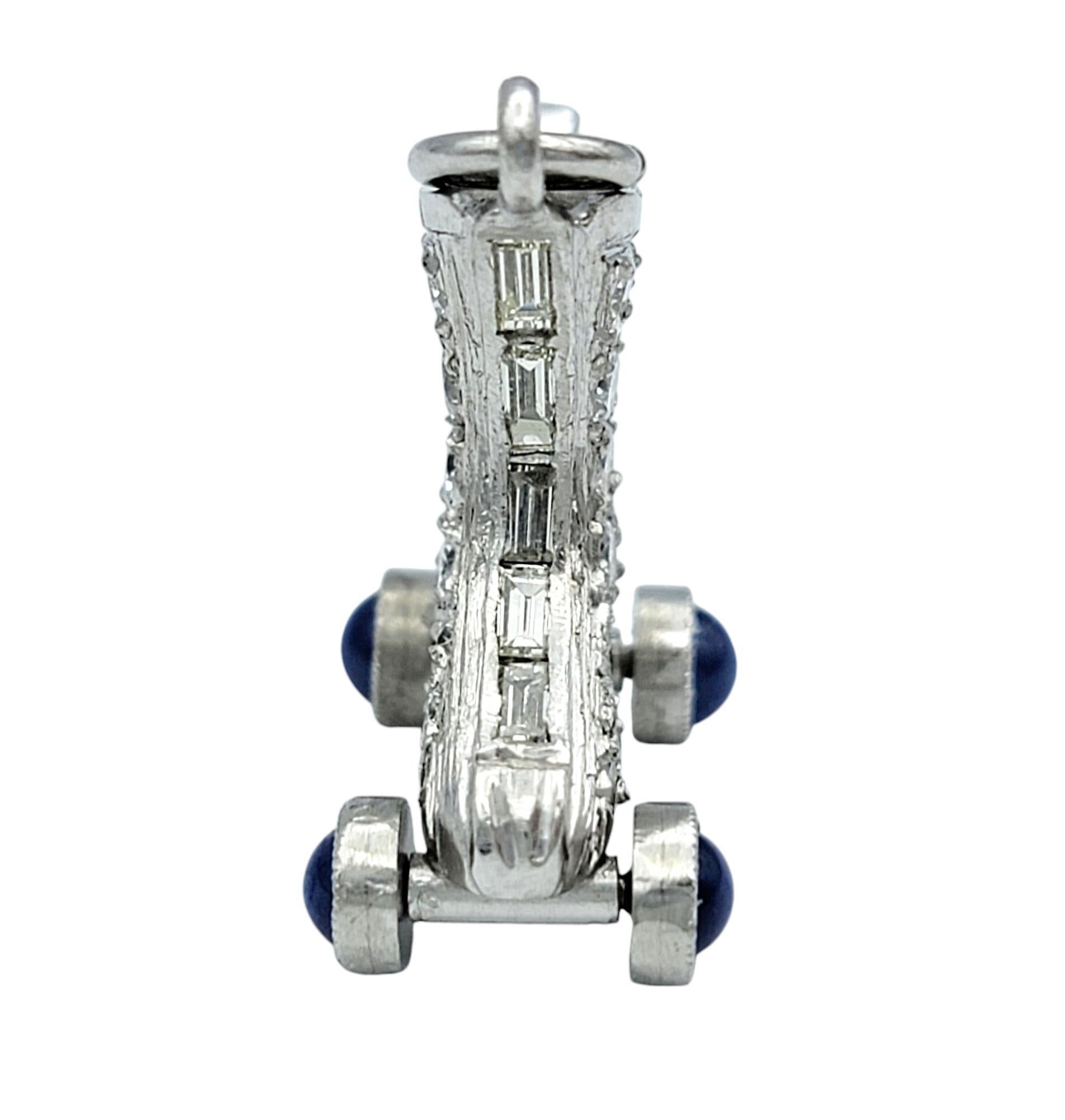 Cabochon Ciondolo con diamante e zaffiro blu di laboratorio per pattini a rotelle in platino in vendita