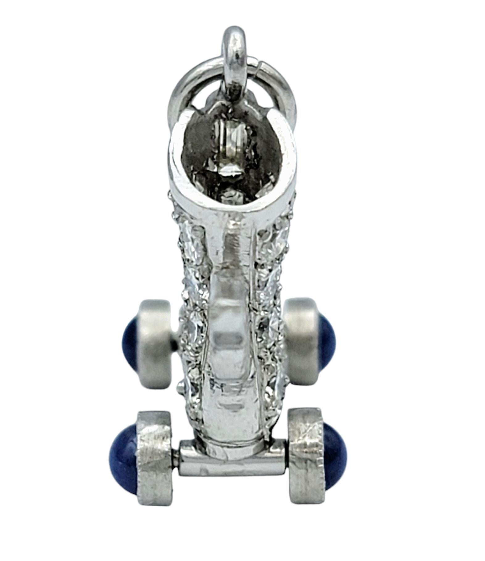 Ciondolo con diamante e zaffiro blu di laboratorio per pattini a rotelle in platino In condizioni buone in vendita a Scottsdale, AZ