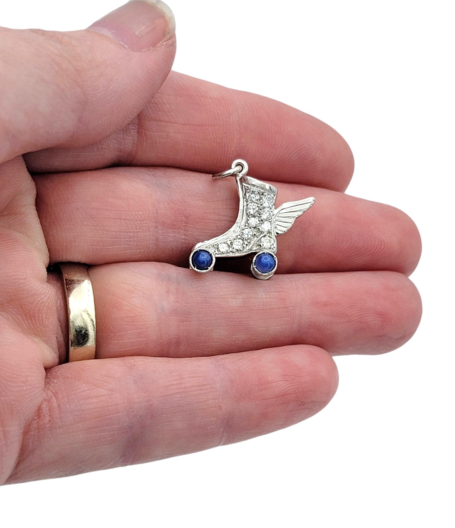 Ciondolo con diamante e zaffiro blu di laboratorio per pattini a rotelle in platino in vendita 3