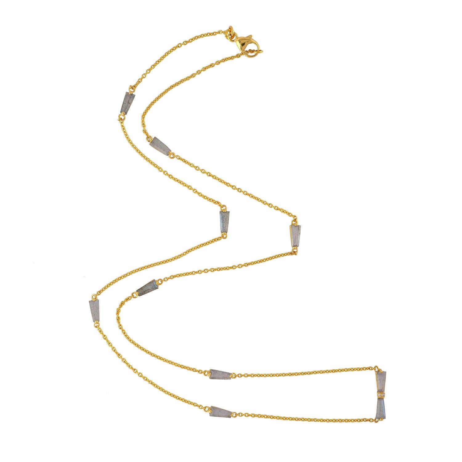 Contemporain Collier en or jaune 18 carats avec chaîne en diamant et labradorite en vente