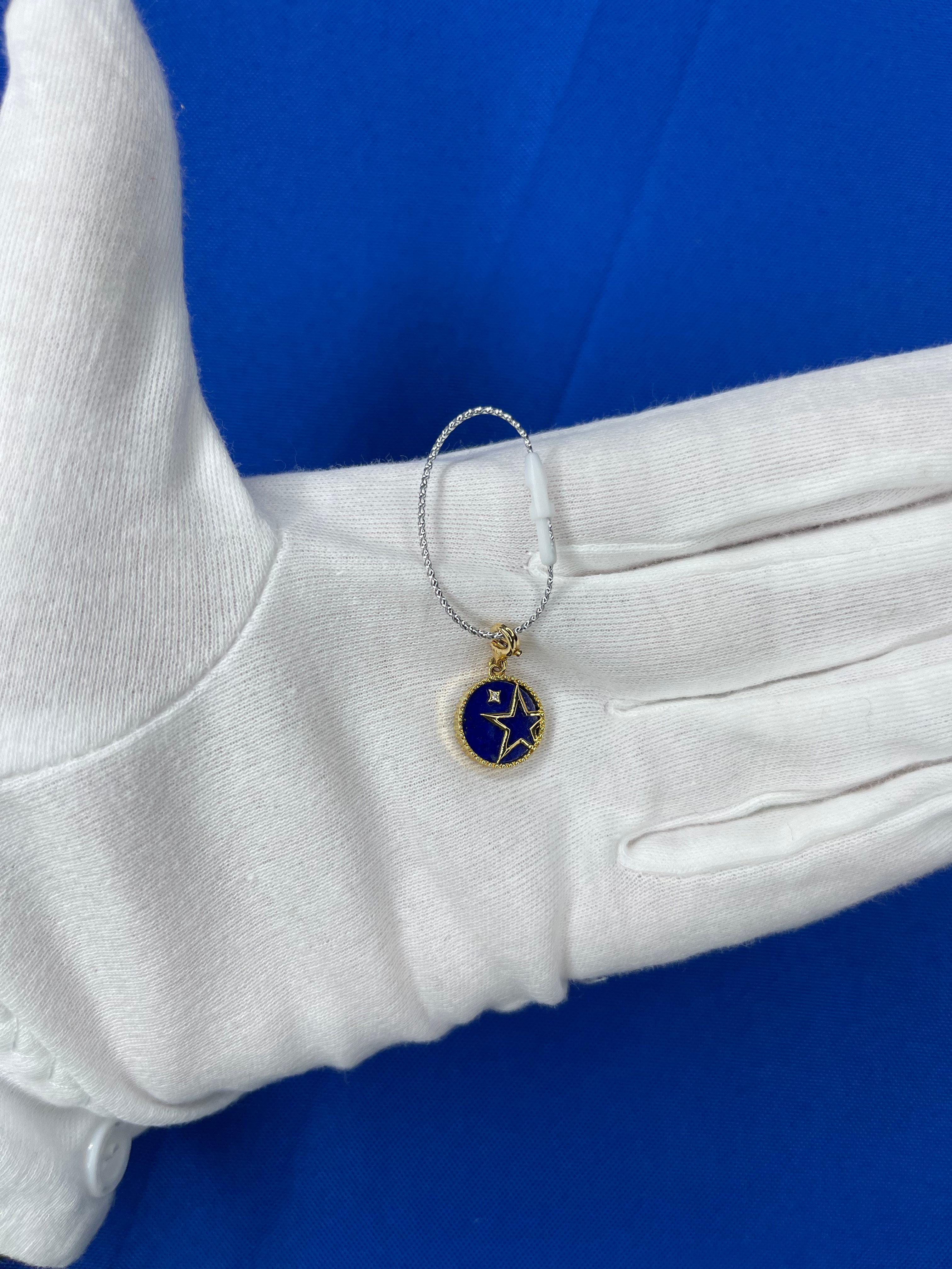 Taglio rotondo Ciondolo con medaglione in oro giallo con diamante, lapislazzuli blu e stella cadente del cielo in vendita