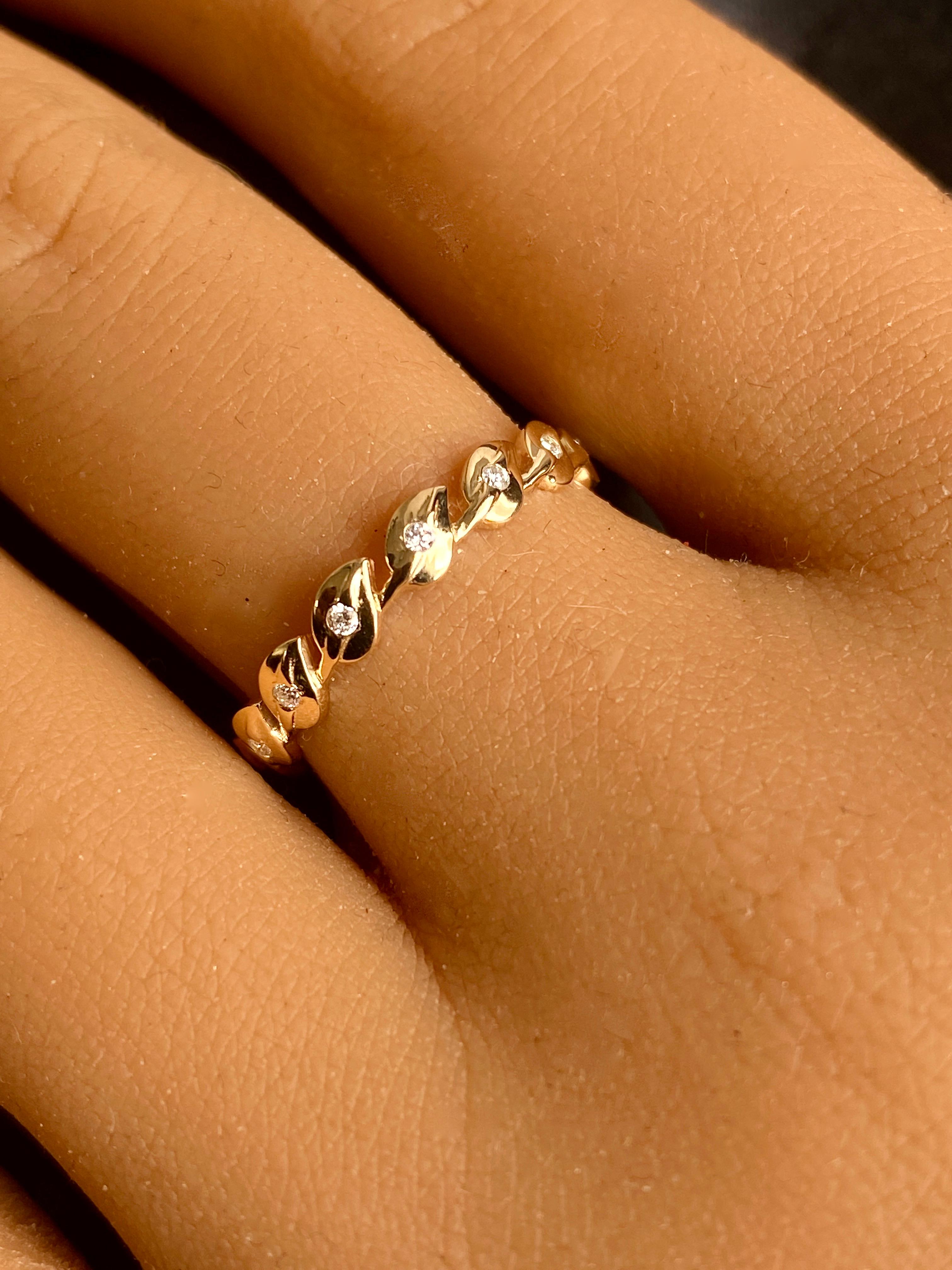 ring design with small diamonds
