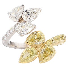 Bague bypass en forme de feuille de diamant de 3,23 carats sertie d'un diamant jaune sans couleur en or 18 carats