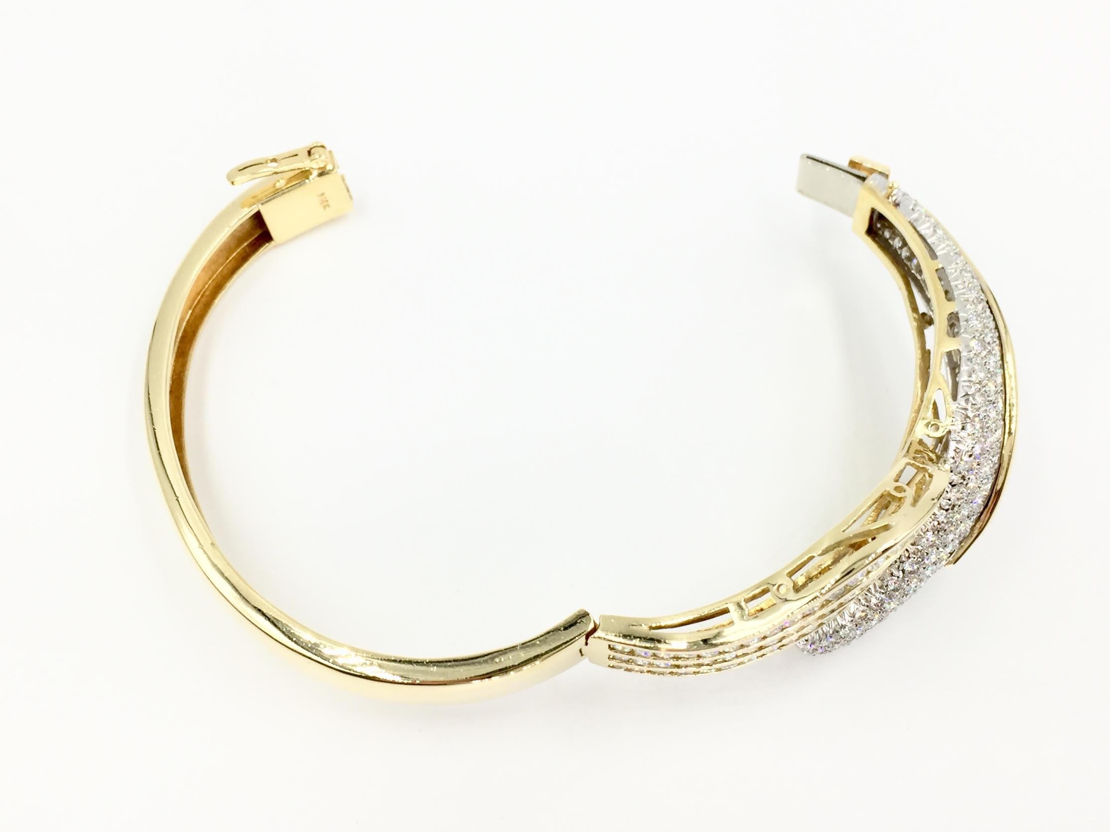 Diamond Leaf Design 18 Karat Gold Bangle Bracelet In Good Condition For Sale In Pikesville, MD