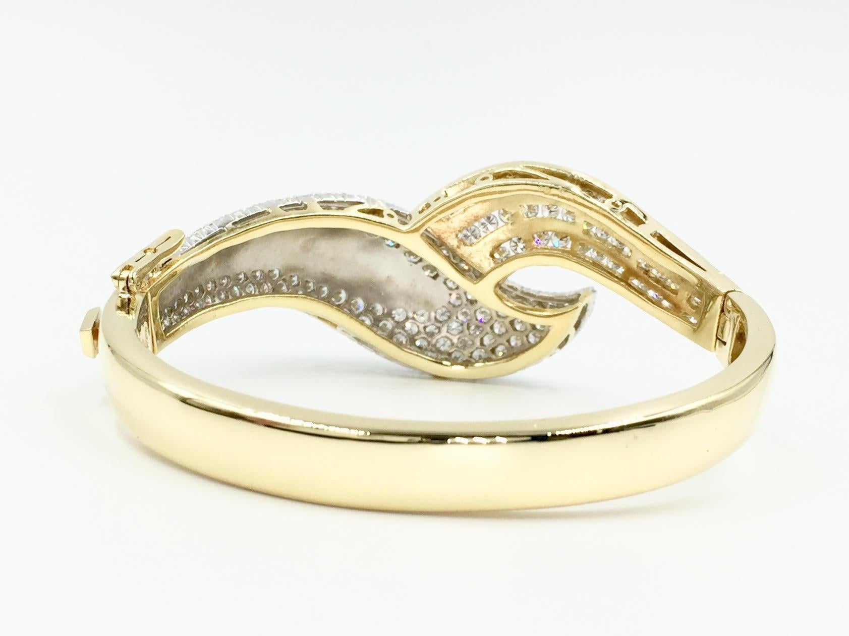Women's Diamond Leaf Design 18 Karat Gold Bangle Bracelet For Sale