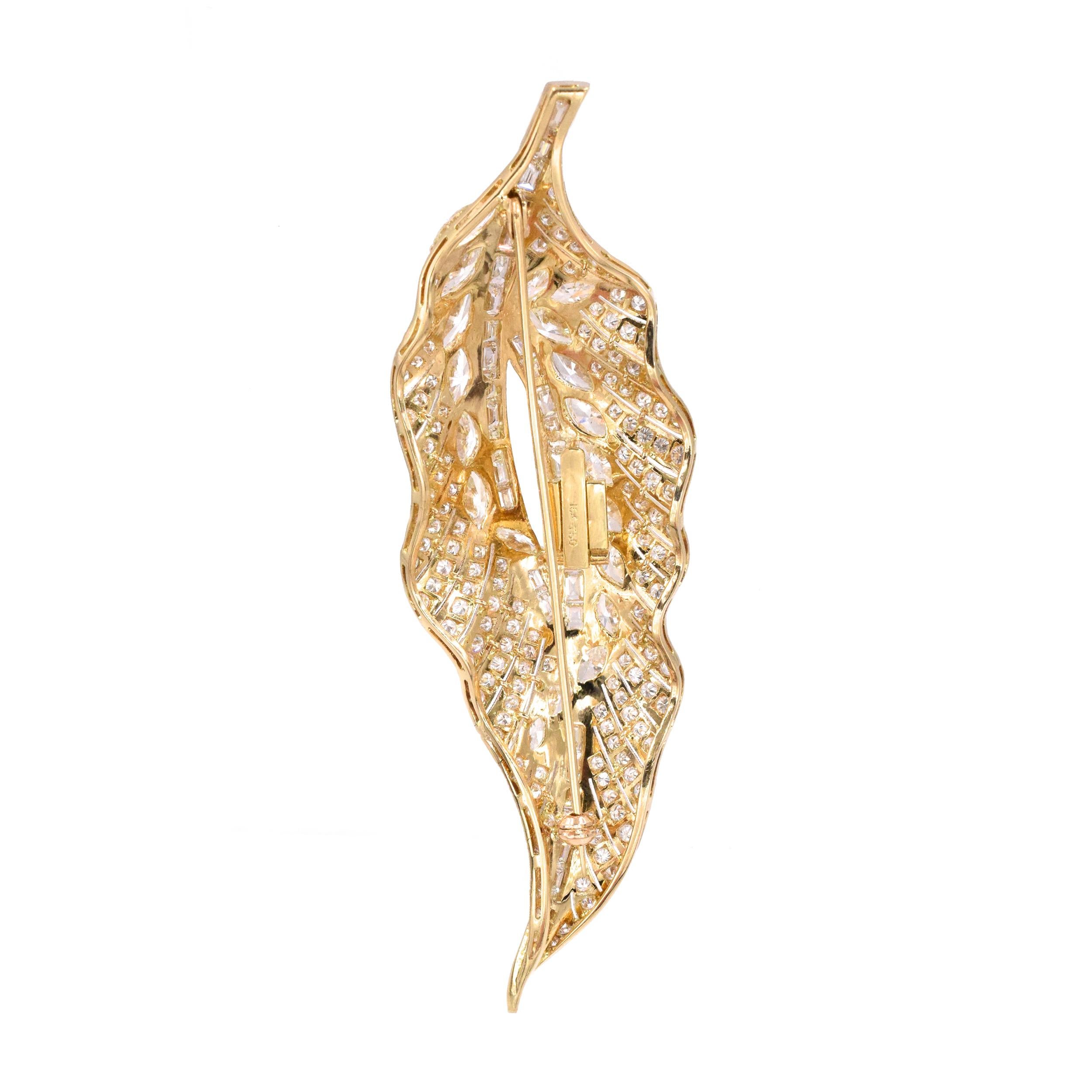 Diamantblatt-Design-Brosche (Rundschliff) im Angebot