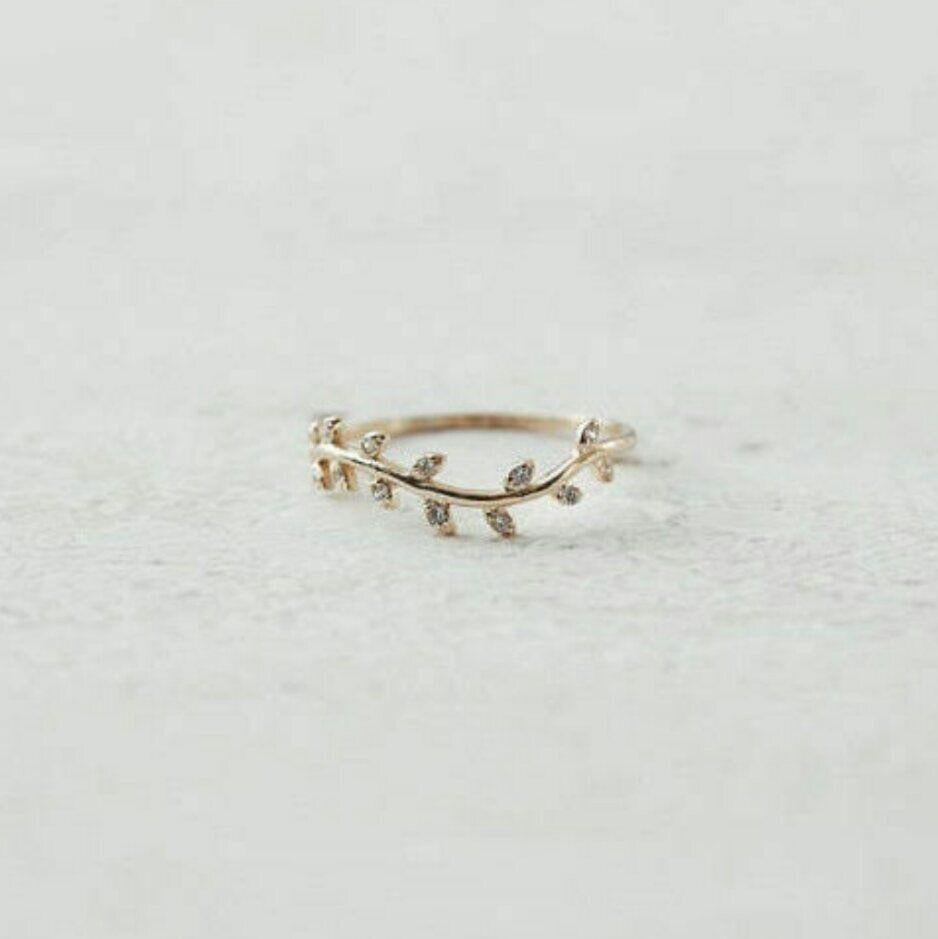 Round Cut Diamond Leaf Eternity Ring Band For Women Minimalist Ring Band Gift For Wife. For Sale