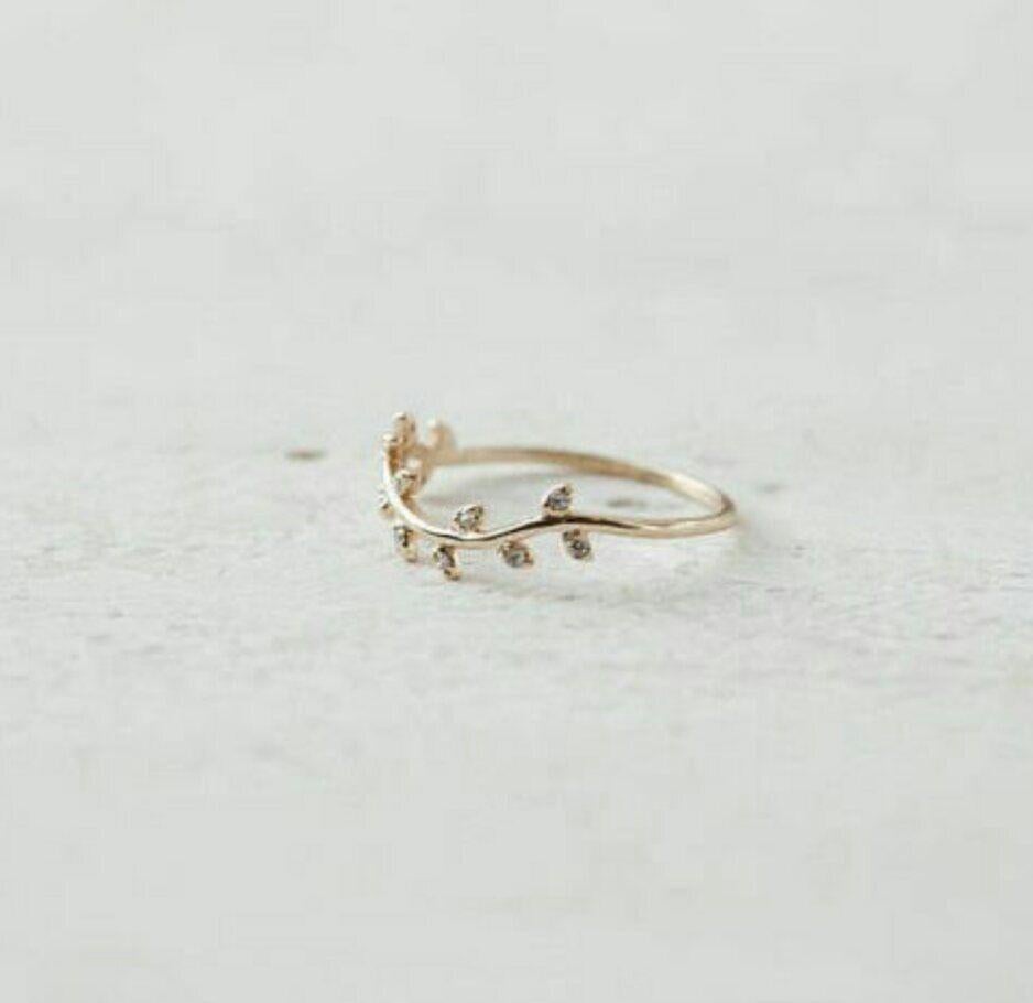 Diamond Leaf Eternity Ring Band For Women Minimalist Ring Band Gift For Wife. In New Condition For Sale In Chicago, IL